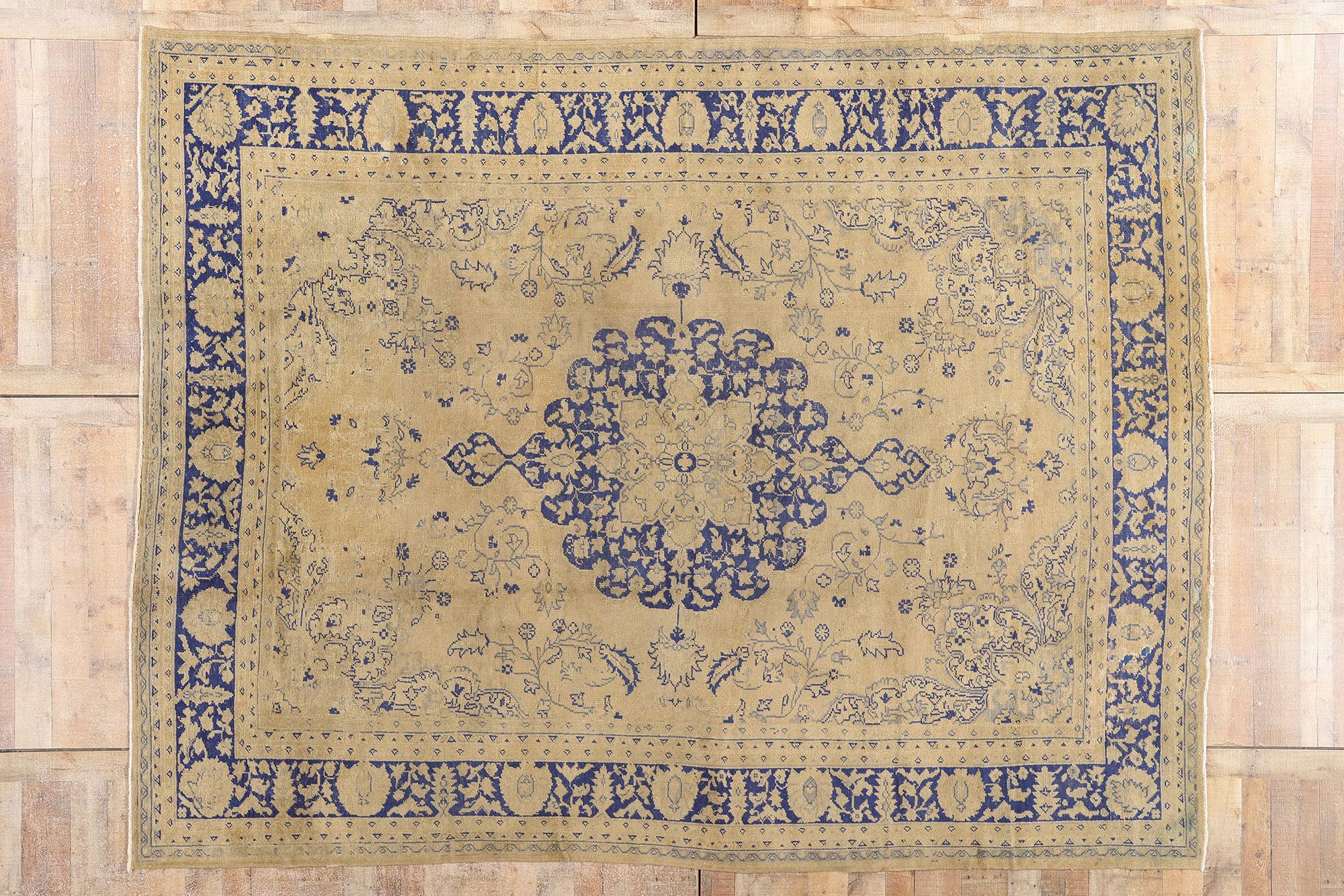 1920's Antique Turkish Oushak Rug with Traditional Style For Sale 2