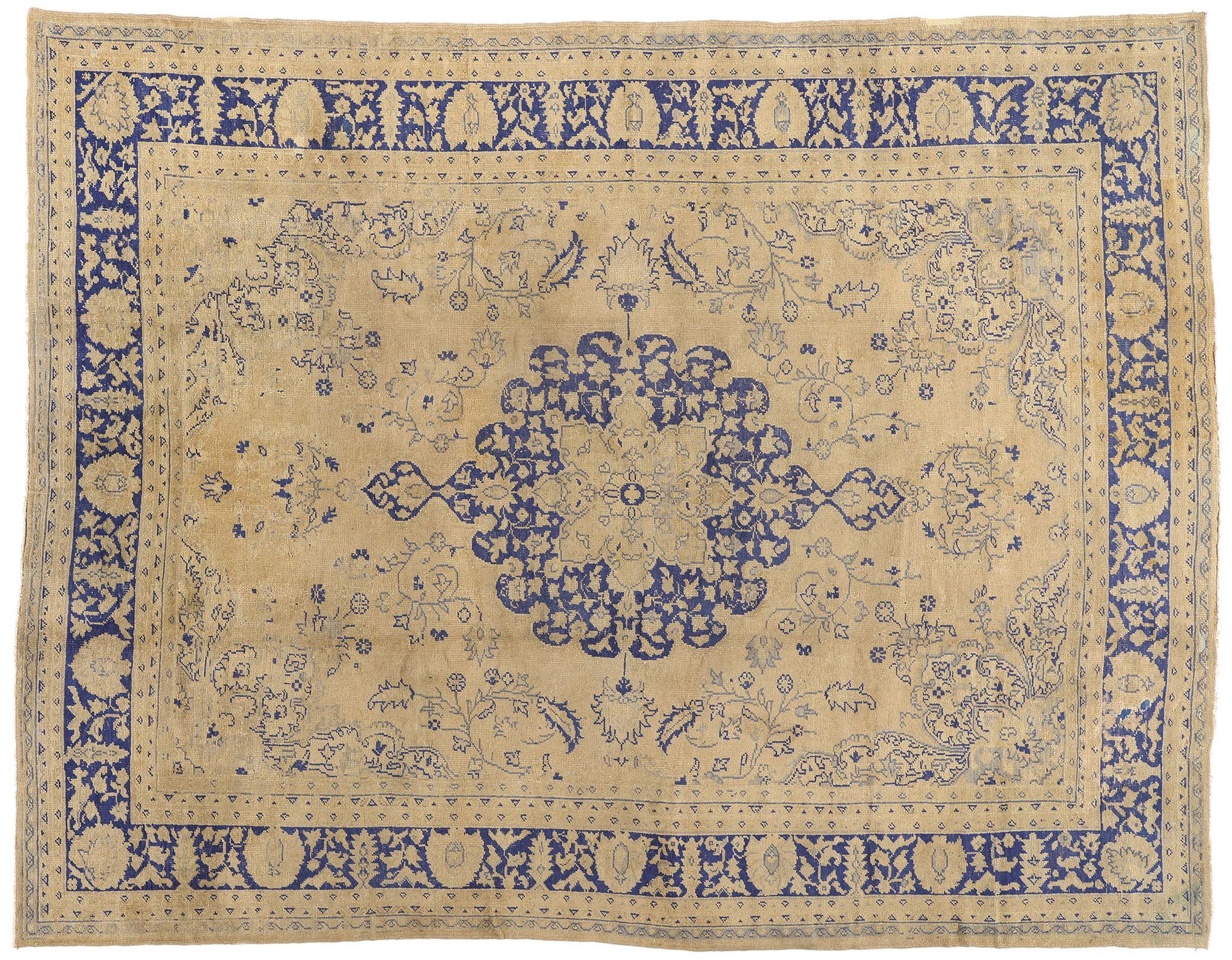 1920's Antique Turkish Oushak Rug with Traditional Style For Sale 3