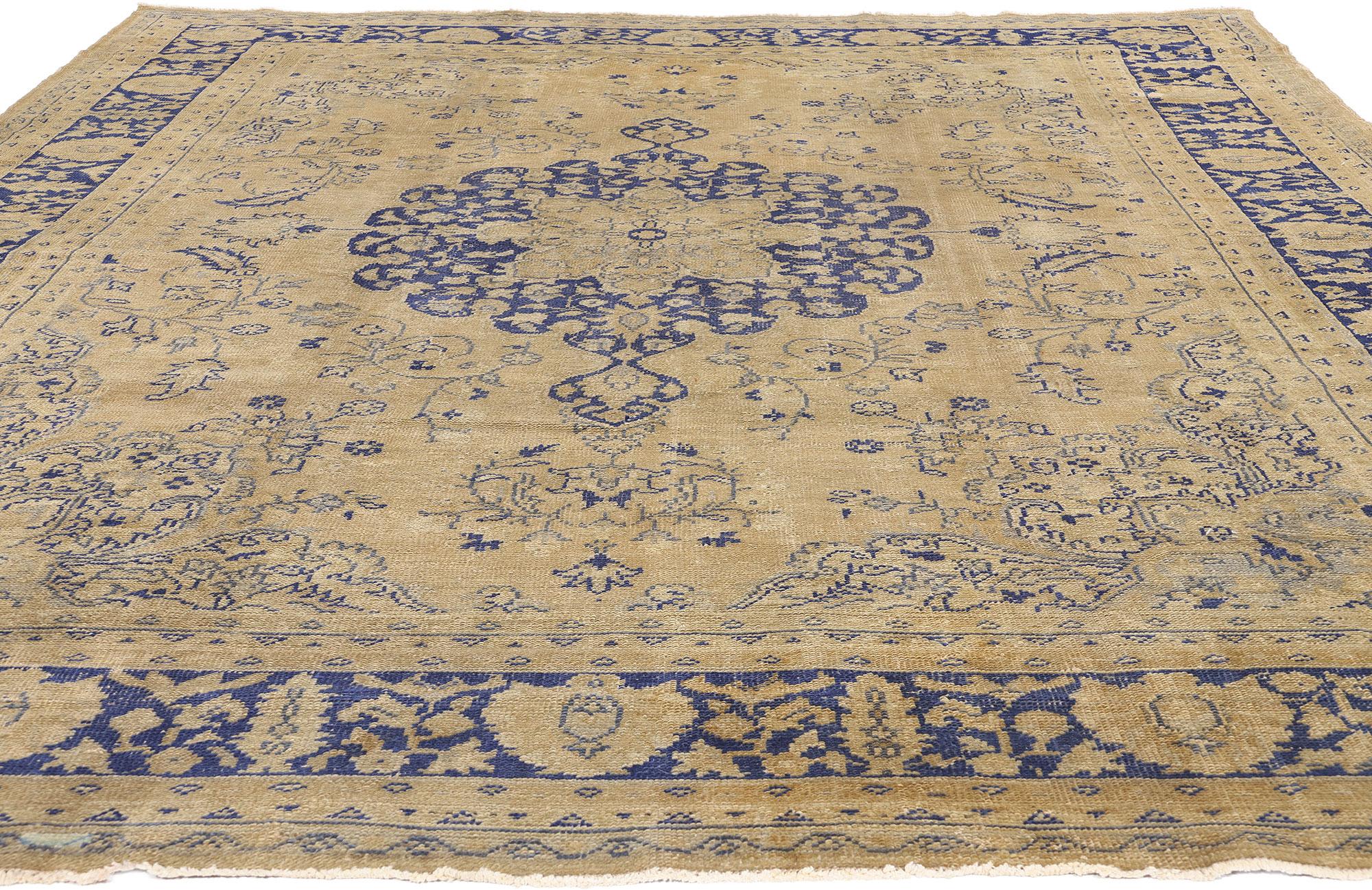 1920's Antique Turkish Oushak Rug with Traditional Style In Good Condition For Sale In Dallas, TX