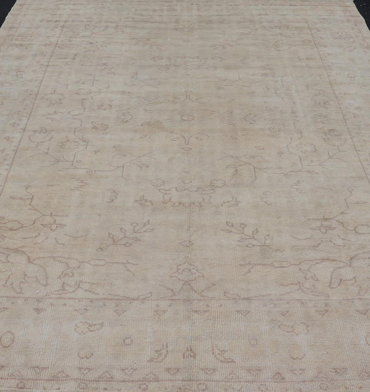 Antique Turkish Oushak Rug with all Over Design in White and Muted Design. Keivan Woven Arts / rug/ H8-0603, Country of origin/ Turkey antique. 
Measures: 9'5 x 12'10 
This antique Oushak was beautifully crafted in Turkey during the early part of