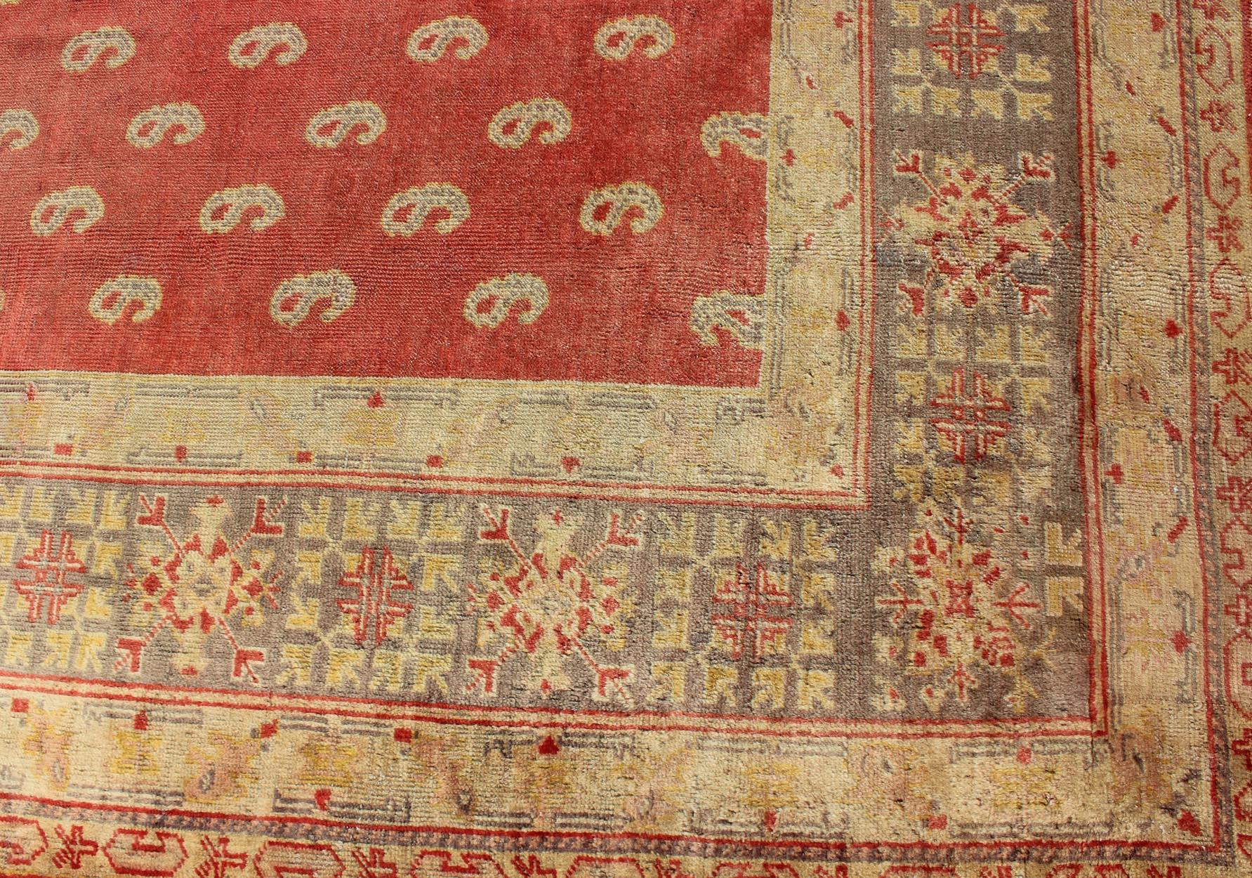 Early 20th Century Antique Turkish Oushak Rug with All-Over Design with Red, Light Green and Gold For Sale