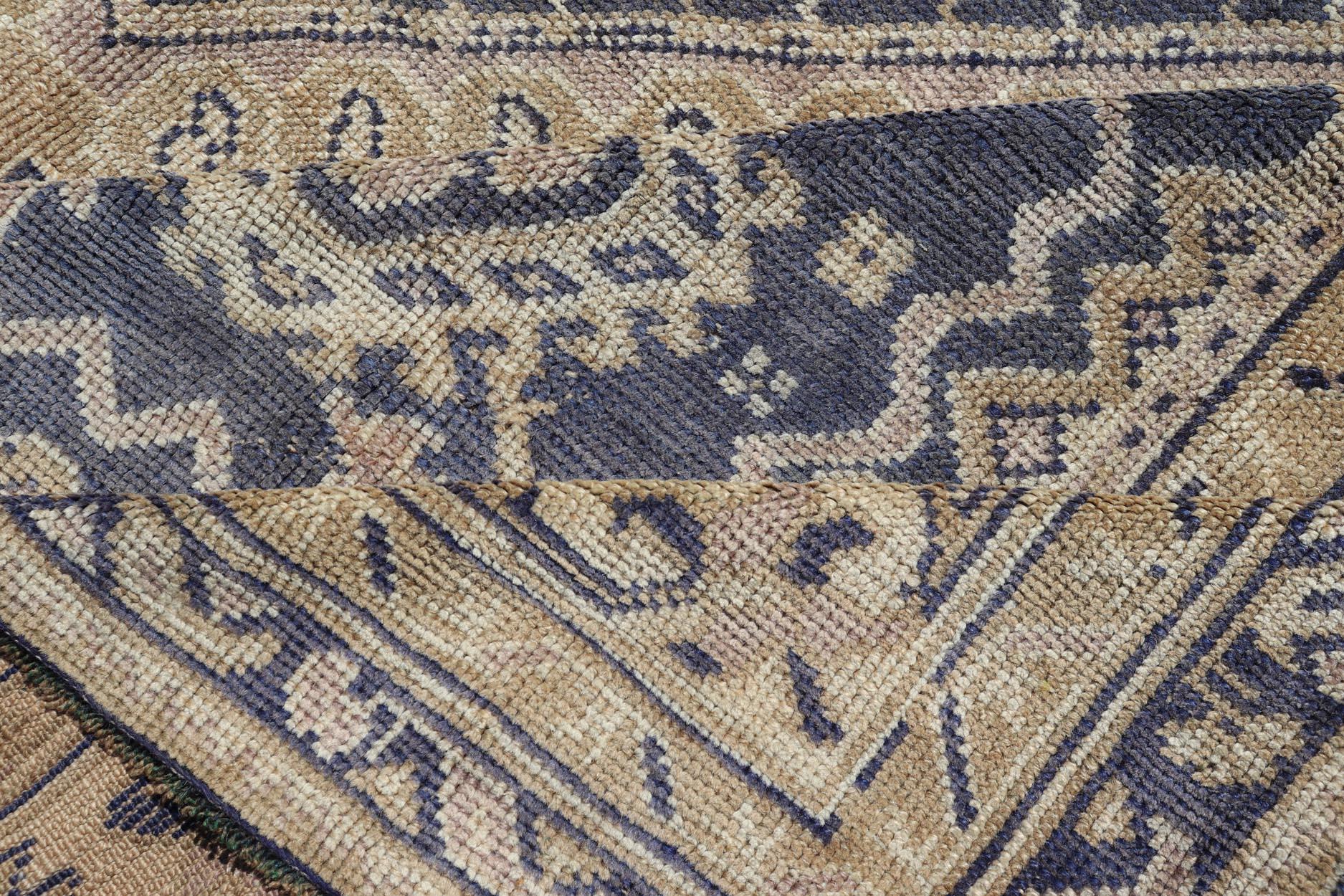 Antiker türkischer Oushak-Teppich mit elfenbeinfarbenem und tiefblauem Medaillon-Design 10'0 x 12'0 im Angebot 6