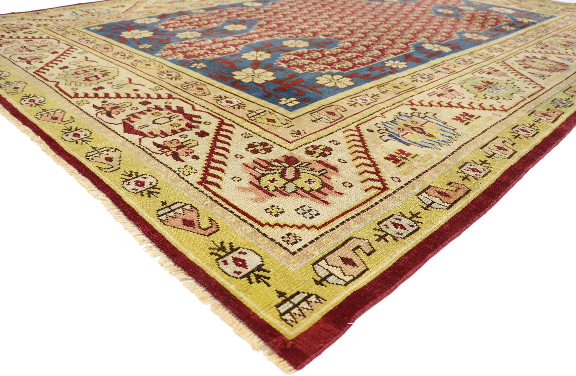 53563 Antiker türkischer Oushak-Teppich, 09'05 x 12'11. Dieser antike türkische Oushak-Teppich besticht durch seine reiche Farbpalette und sein vom Stammesstil inspiriertes Design. Sein Herzstück ist ein kräftiges rotes Fellmotiv, ein Symbol für