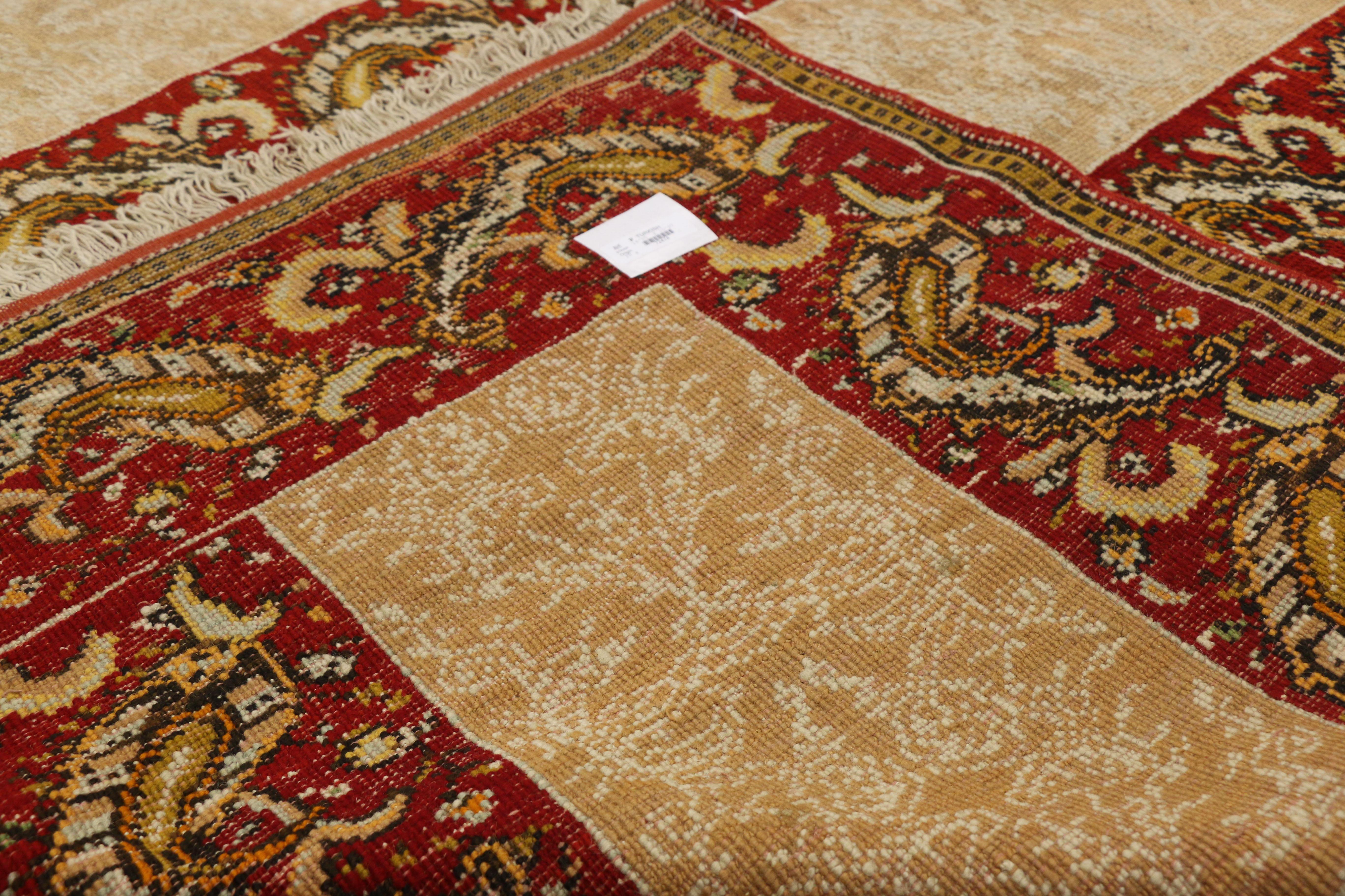 20ième siècle Ancien tapis turc Oushak,  L'Elegance Timeless rencontre le charme nostalgique en vente