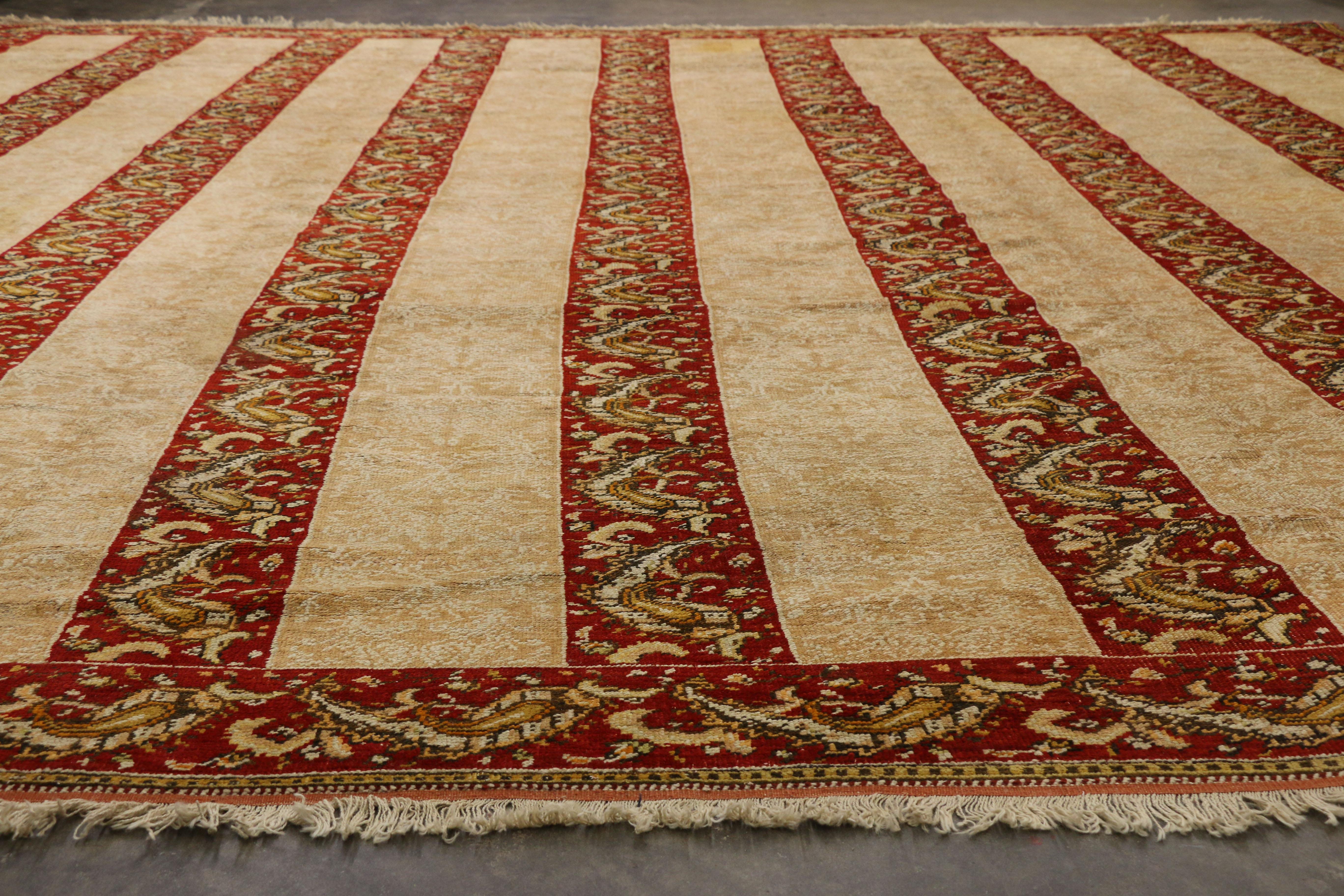 Ancien tapis turc Oushak,  L'Elegance Timeless rencontre le charme nostalgique en vente 1