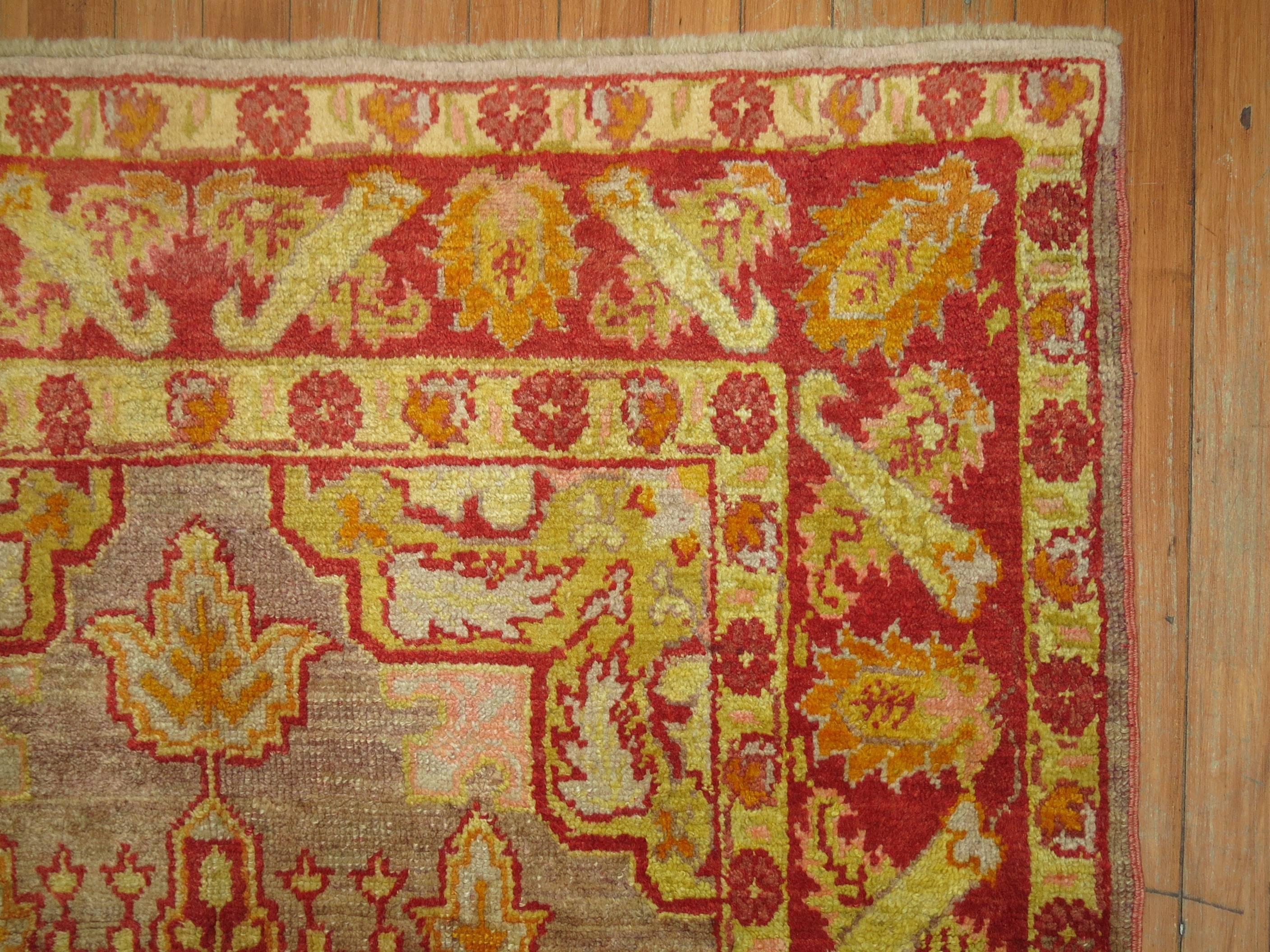 Antiker türkischer Oushak-Teppich mit Limonengrünen Akzenten (Wolle) im Angebot