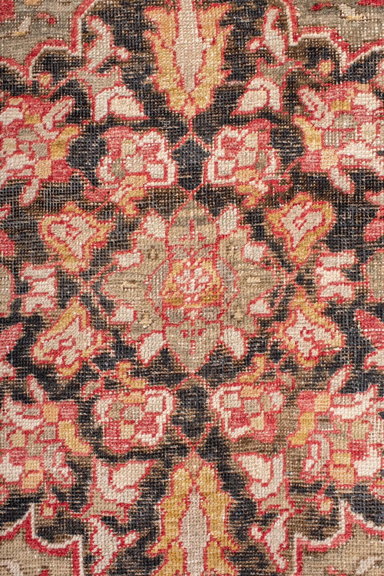 Noué à la main Ancien tapis turc Oushak à motifs de médaillons en rouge et Sage en vente