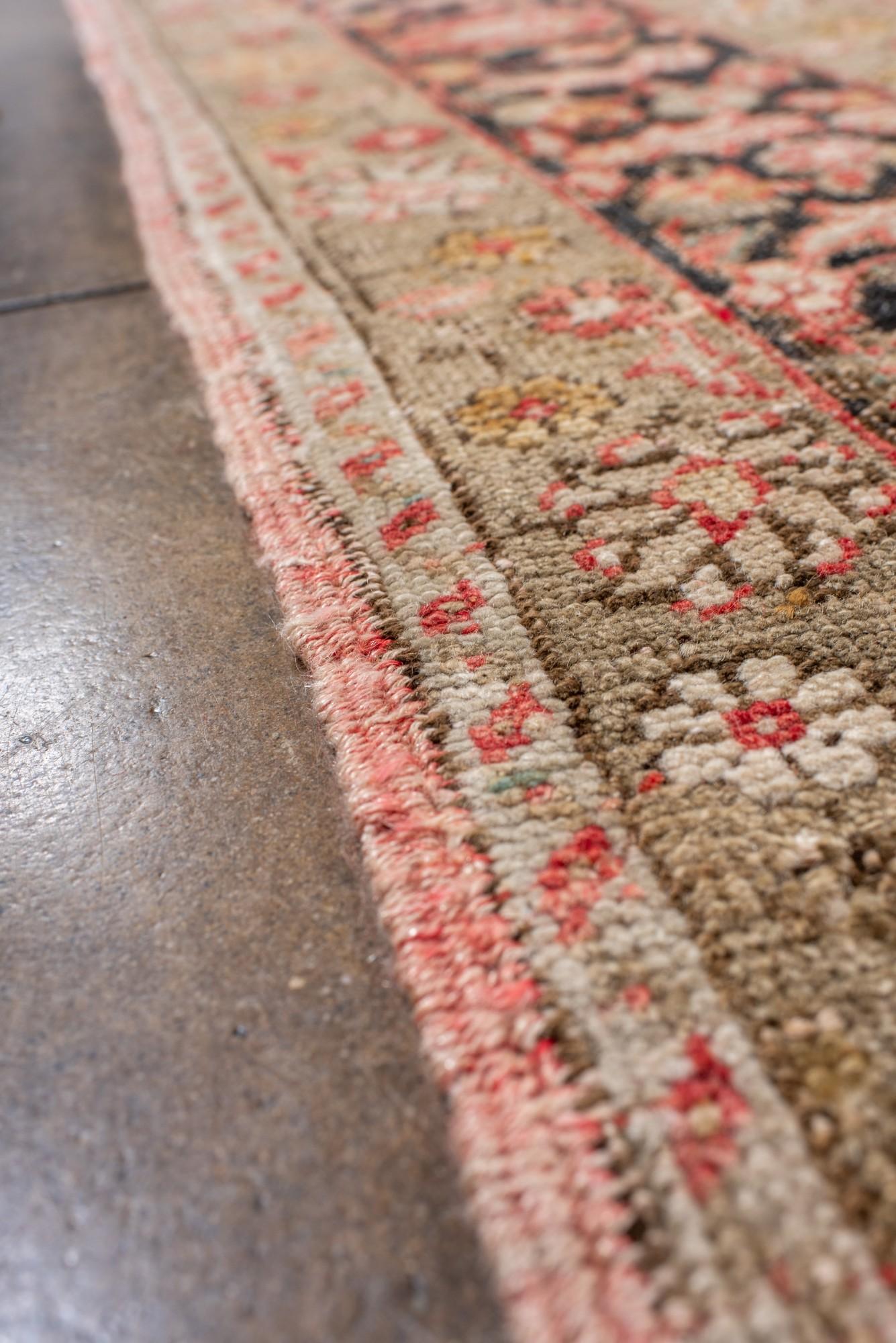 Laine Ancien tapis turc Oushak à motifs de médaillons en rouge et Sage en vente