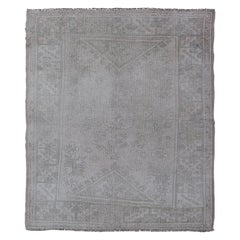 Antiker türkischer Oushak Teppich mit Medaillon Design in weichen Farben 4'6" x 5'6"