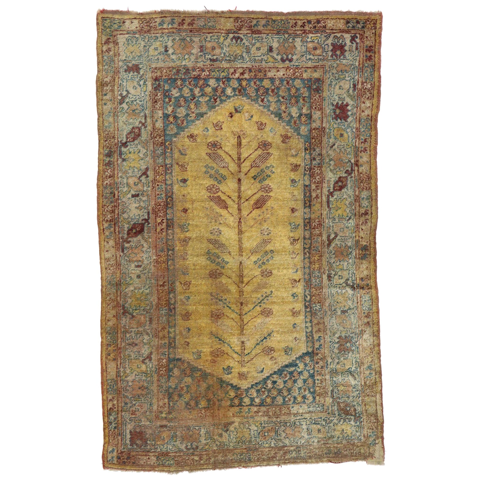 Tapis turc ancien d'Oushak avec un style méditerranéen et italien toscan moderne en vente