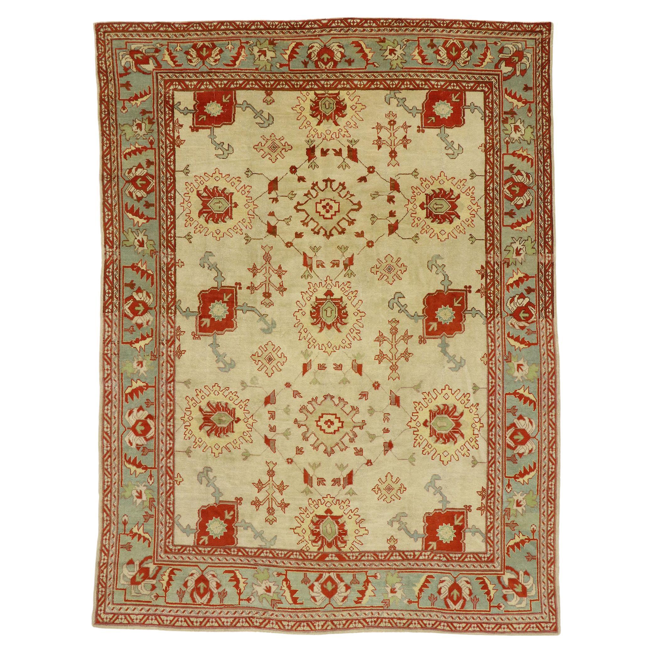 Ancien tapis turc d'Oushak de style méditerranéen