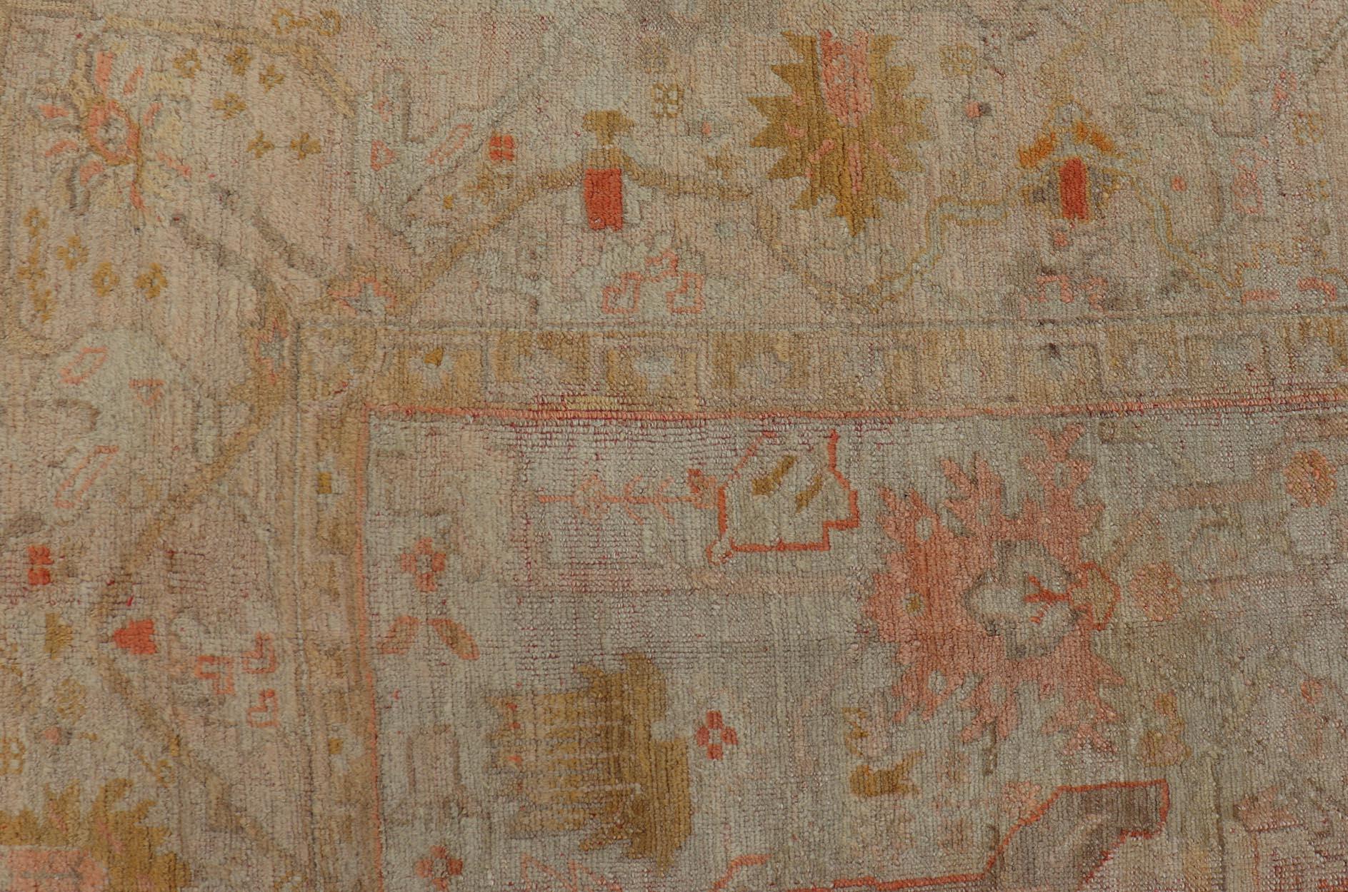 Antiker türkischer Oushak-Teppich mit pastellfarbenem Feld und subtilem Terrakotta 9'9 x 12'10 im Angebot 8