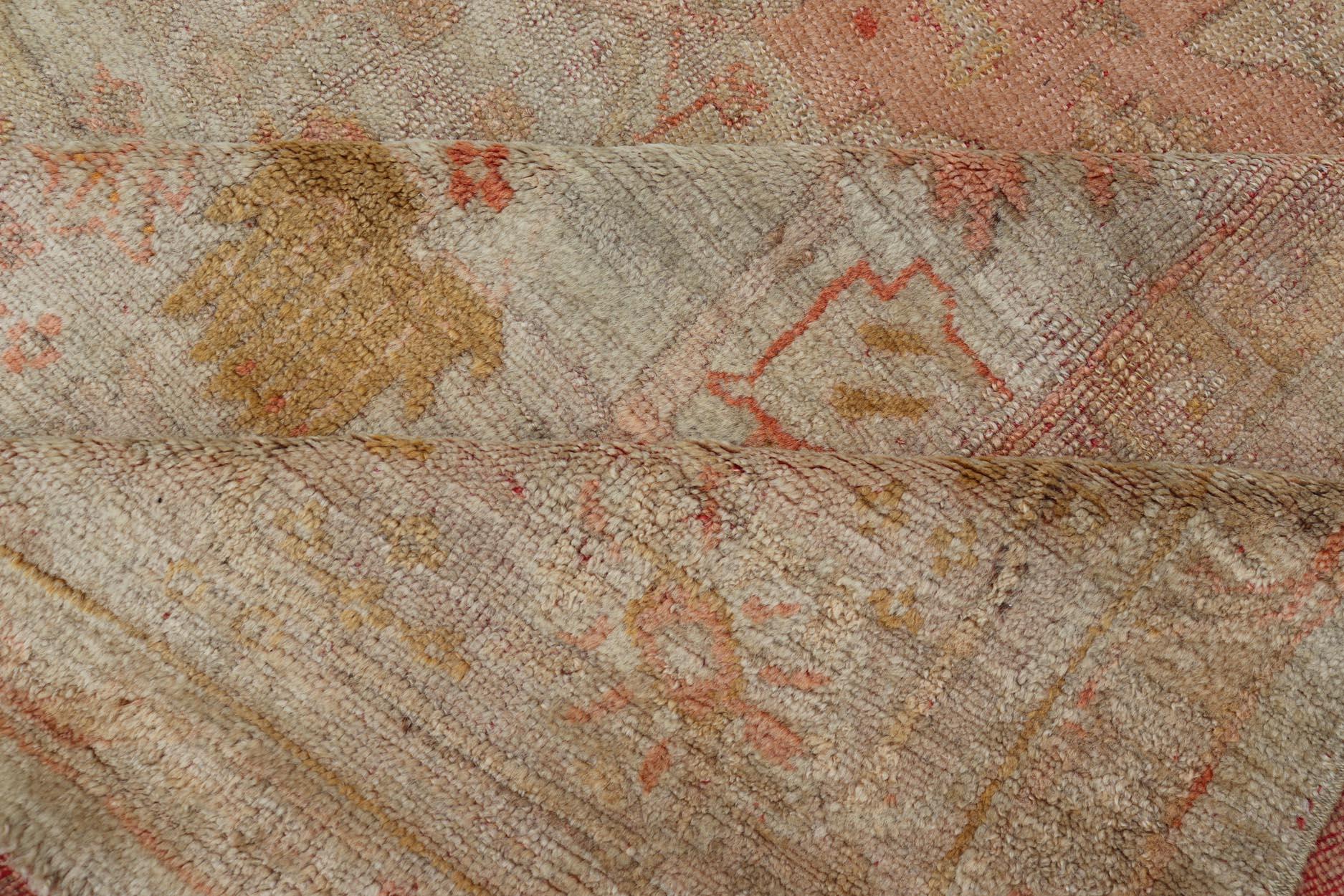 Antiker türkischer Oushak-Teppich mit pastellfarbenem Feld und subtilem Terrakotta 9'9 x 12'10 im Angebot 9