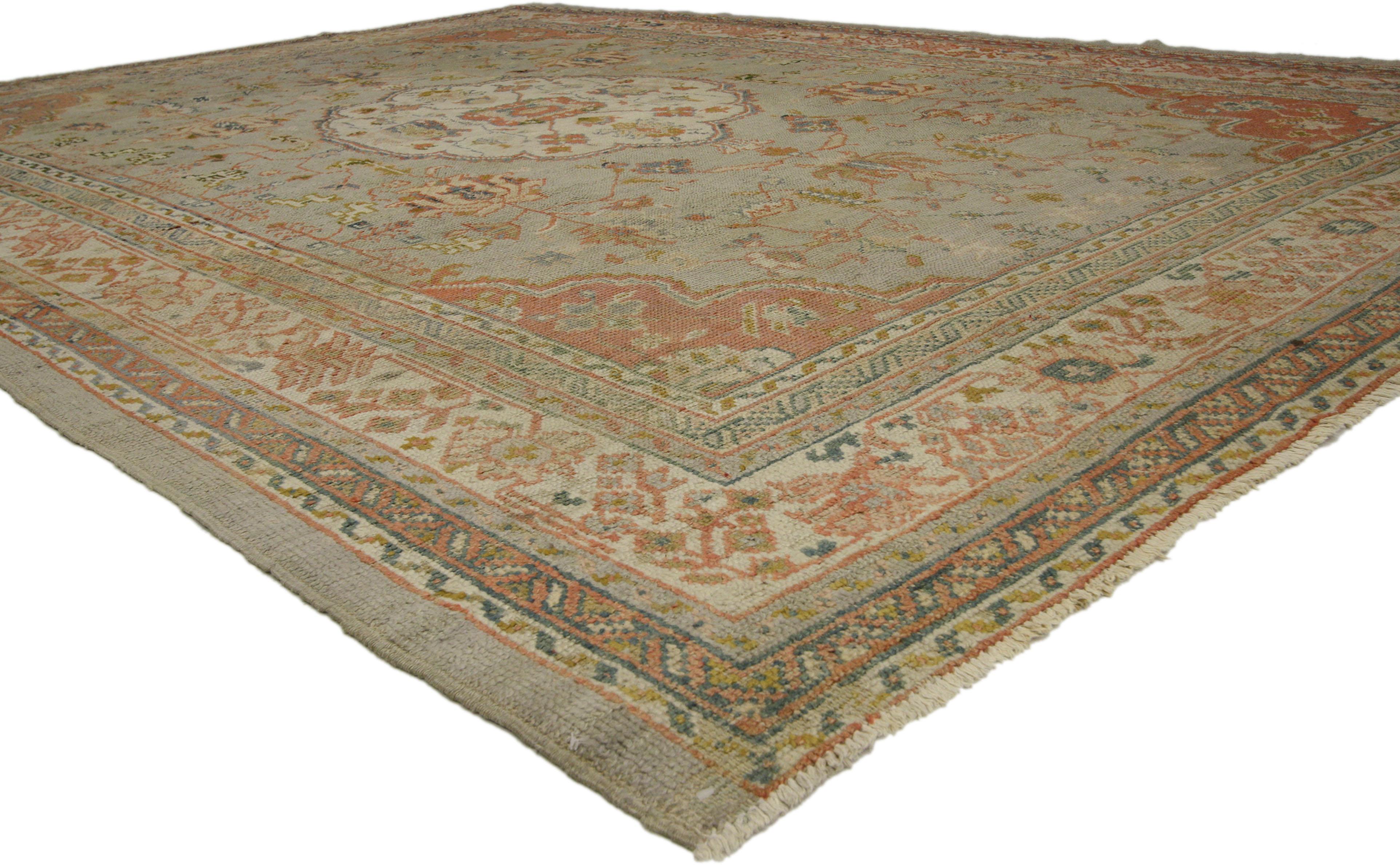 Antiker türkischer Oushak-Teppich im Regencycore-Stil, Bridgerton-Stil (Türkisch) im Angebot
