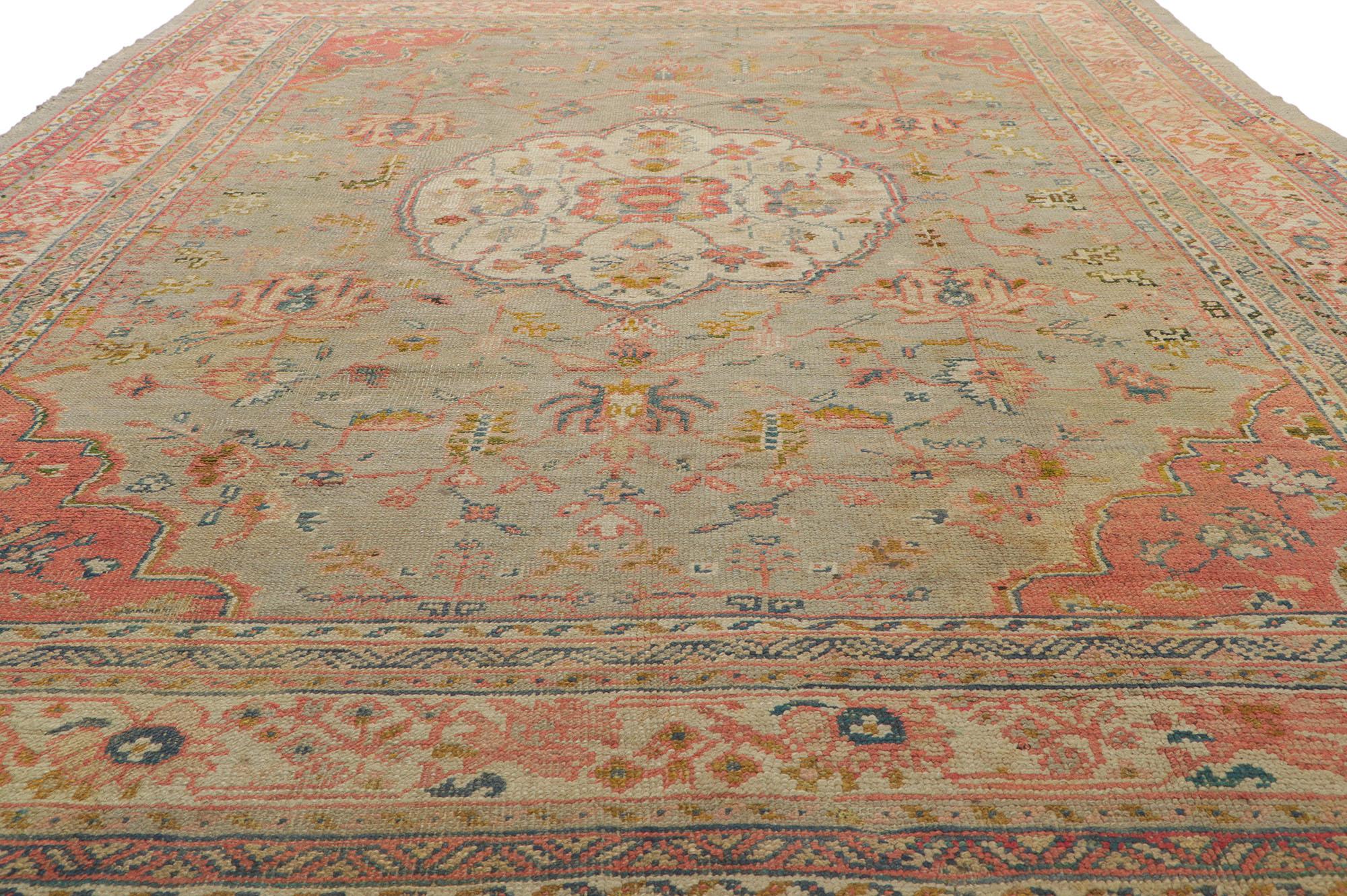 Antiker türkischer Oushak-Teppich im Regencycore-Stil, Bridgerton-Stil (Handgeknüpft) im Angebot