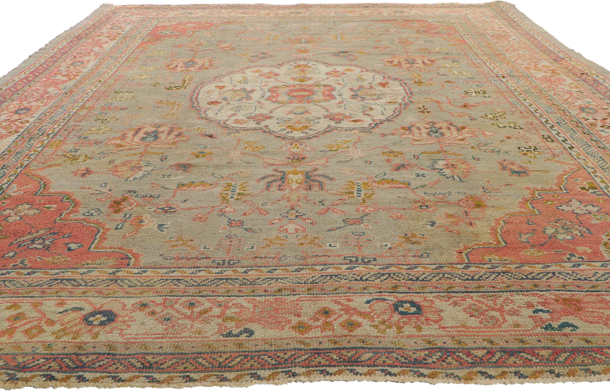 Antiker türkischer Oushak-Teppich im Regencycore-Stil, Bridgerton-Stil (20. Jahrhundert) im Angebot