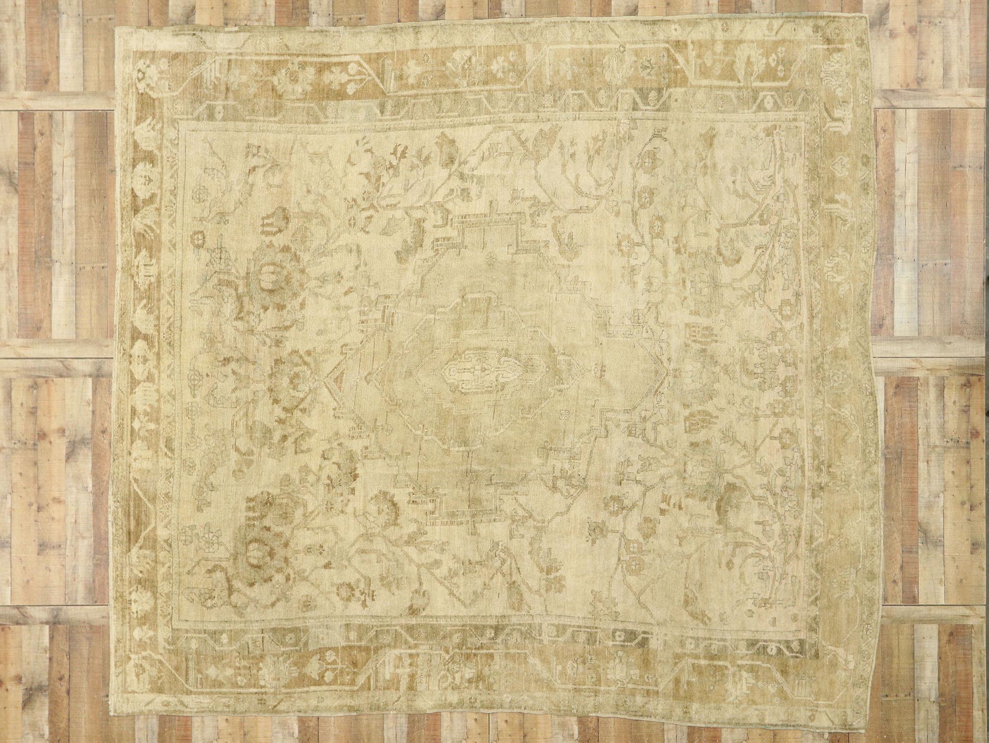 Laine Ancien tapis turc d'Oushak avec style rustique de cottage français en vente