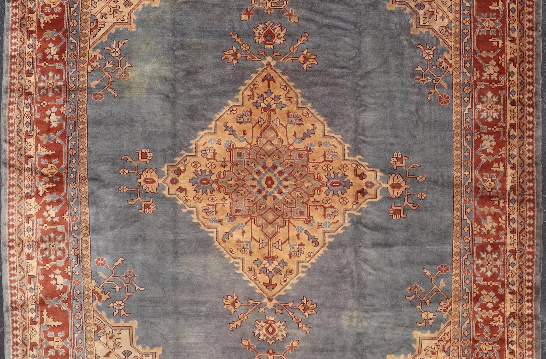 Antiker türkischer Oushak-Teppich mit schieferblauem Feld und brauner Bordüre 10'10 x 14'0 im Angebot 4