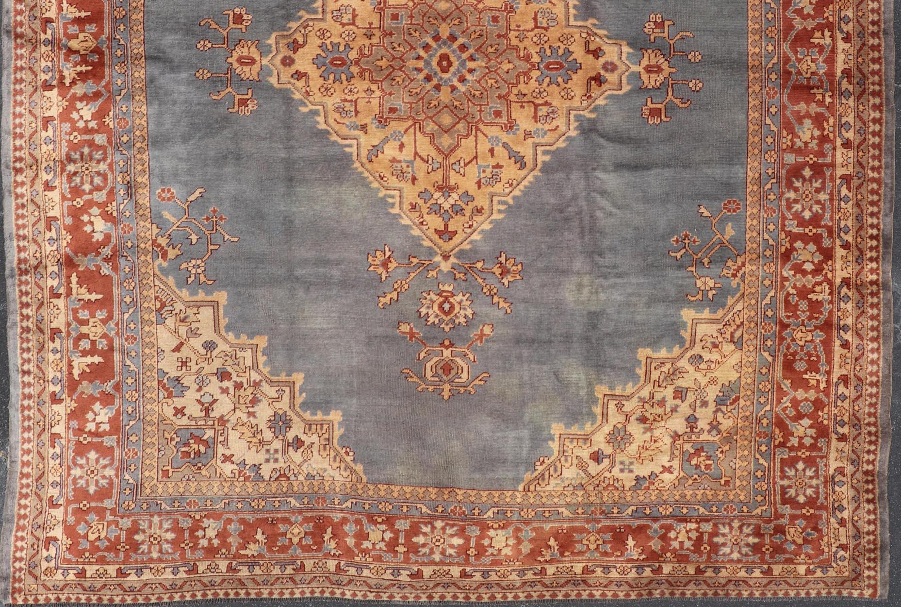 Antiker türkischer Oushak-Teppich mit schieferblauem Feld und brauner Bordüre 10'10 x 14'0 im Angebot 5