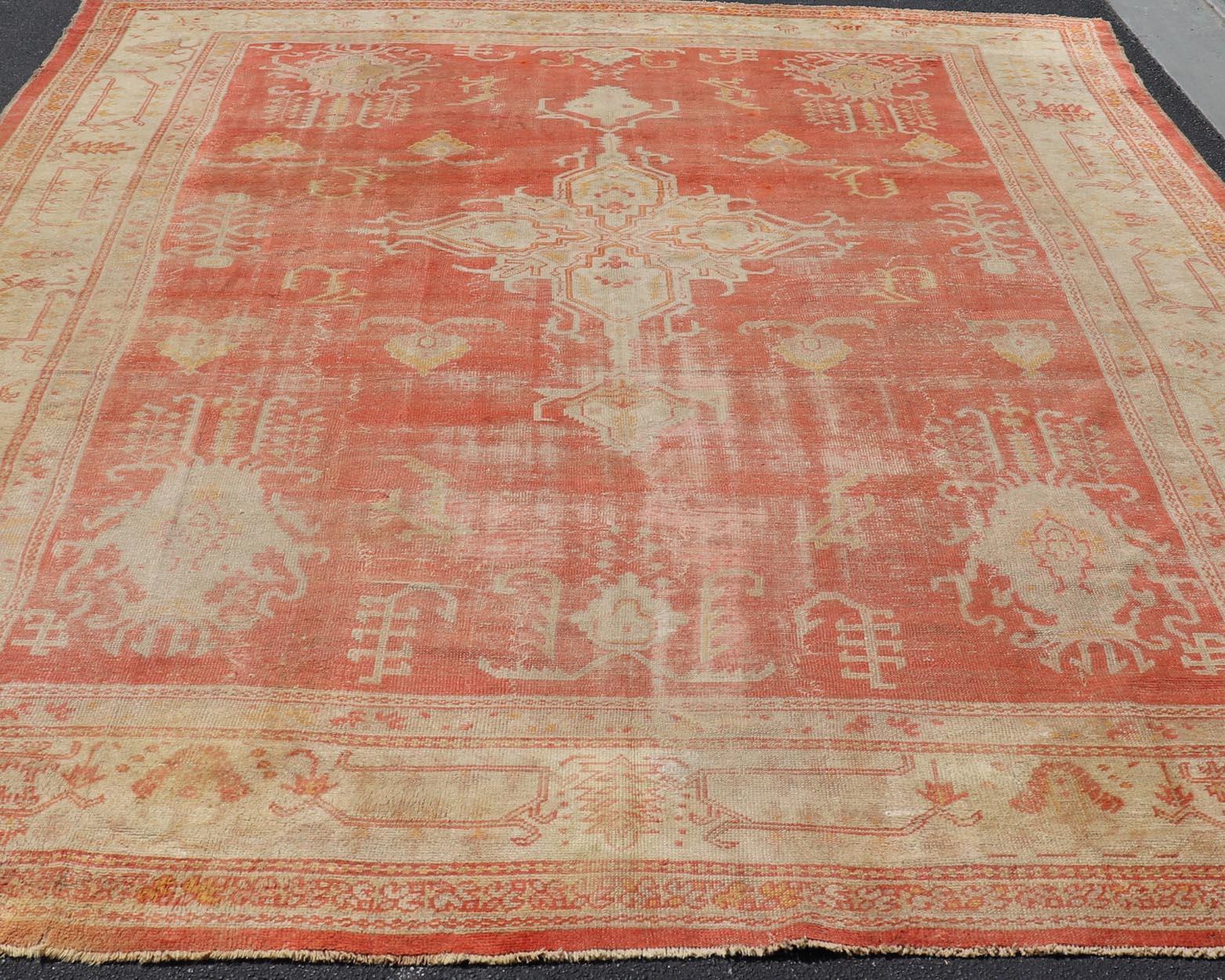 Antiker türkischer Oushak-Teppich mit weichem Apricot-Feld und verblasstem Creme 11'5 x 15'0 im Angebot 4