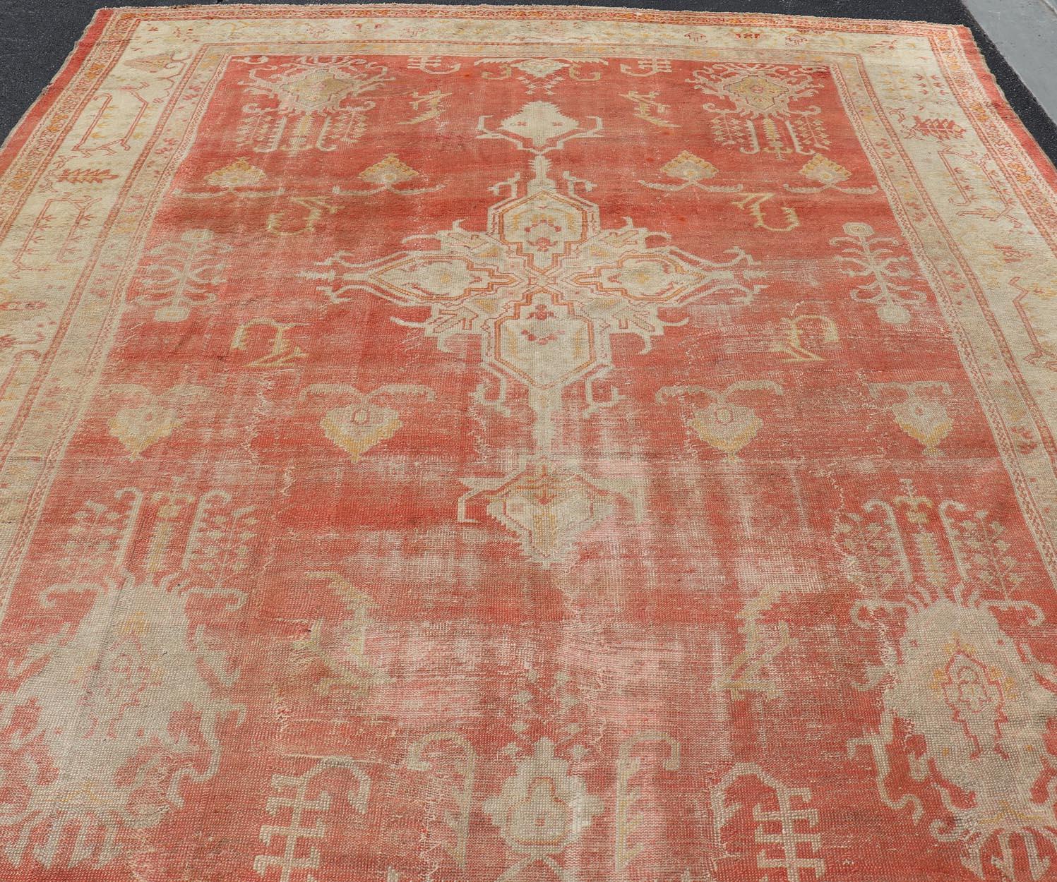 Antiker türkischer Oushak-Teppich mit weichem Apricot-Feld und verblasstem Creme 11'5 x 15'0 im Angebot 5