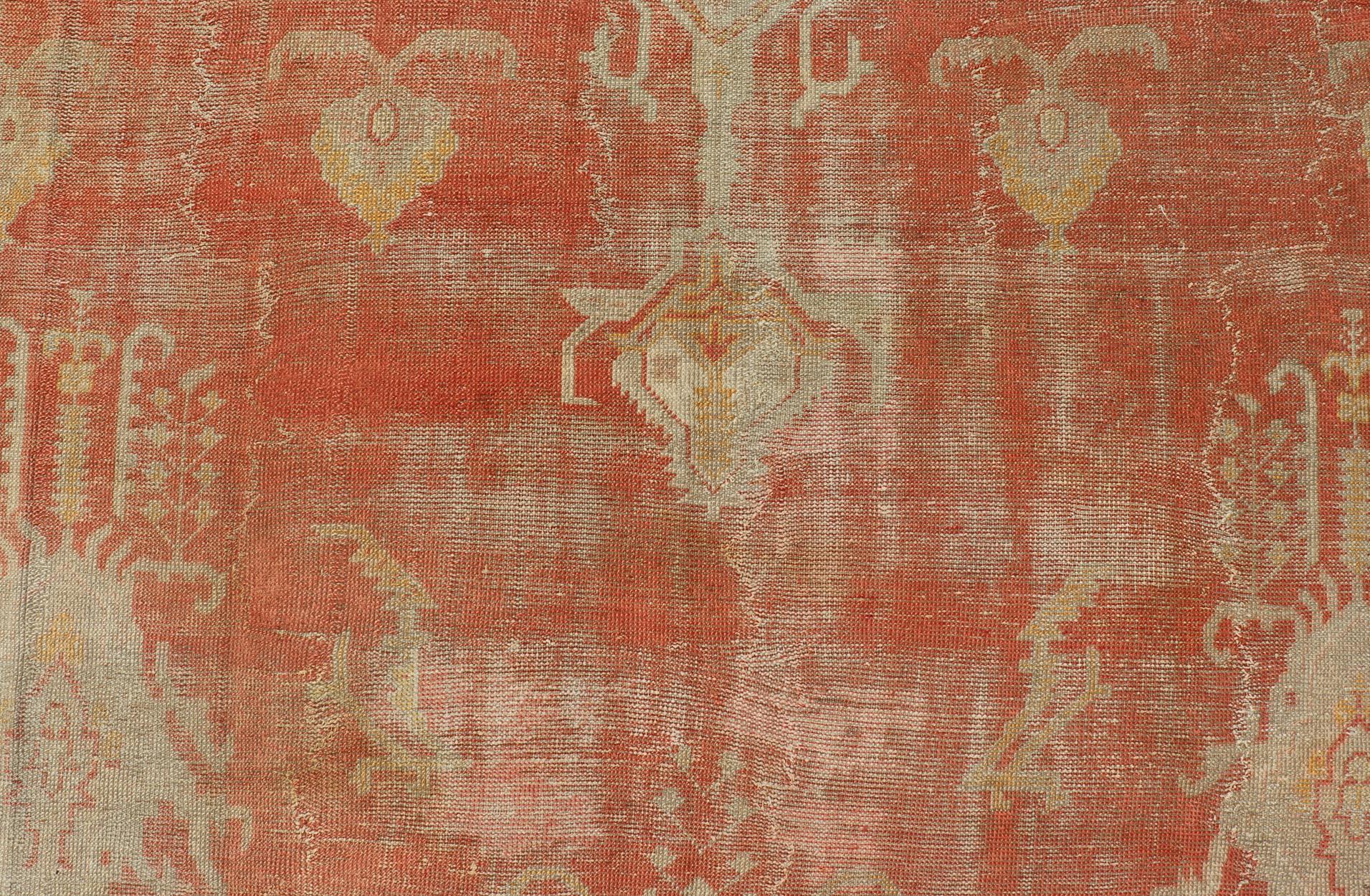 Antiker türkischer Oushak-Teppich mit weichem Apricot-Feld und verblasstem Creme 11'5 x 15'0 (Handgeknüpft) im Angebot