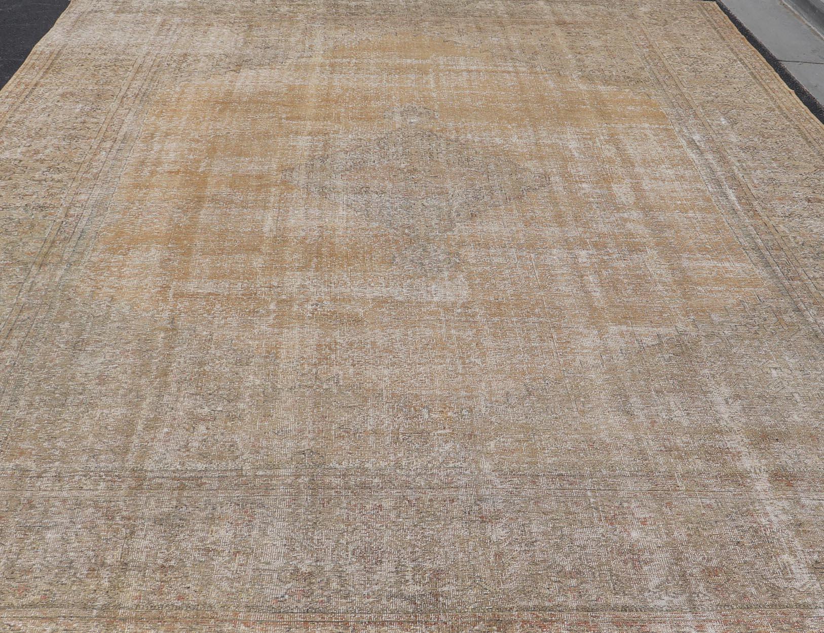 Tappeto antico turco Oushak con toni morbidi di cammello e grigio scuro 12'0 x 18'5 in vendita 11
