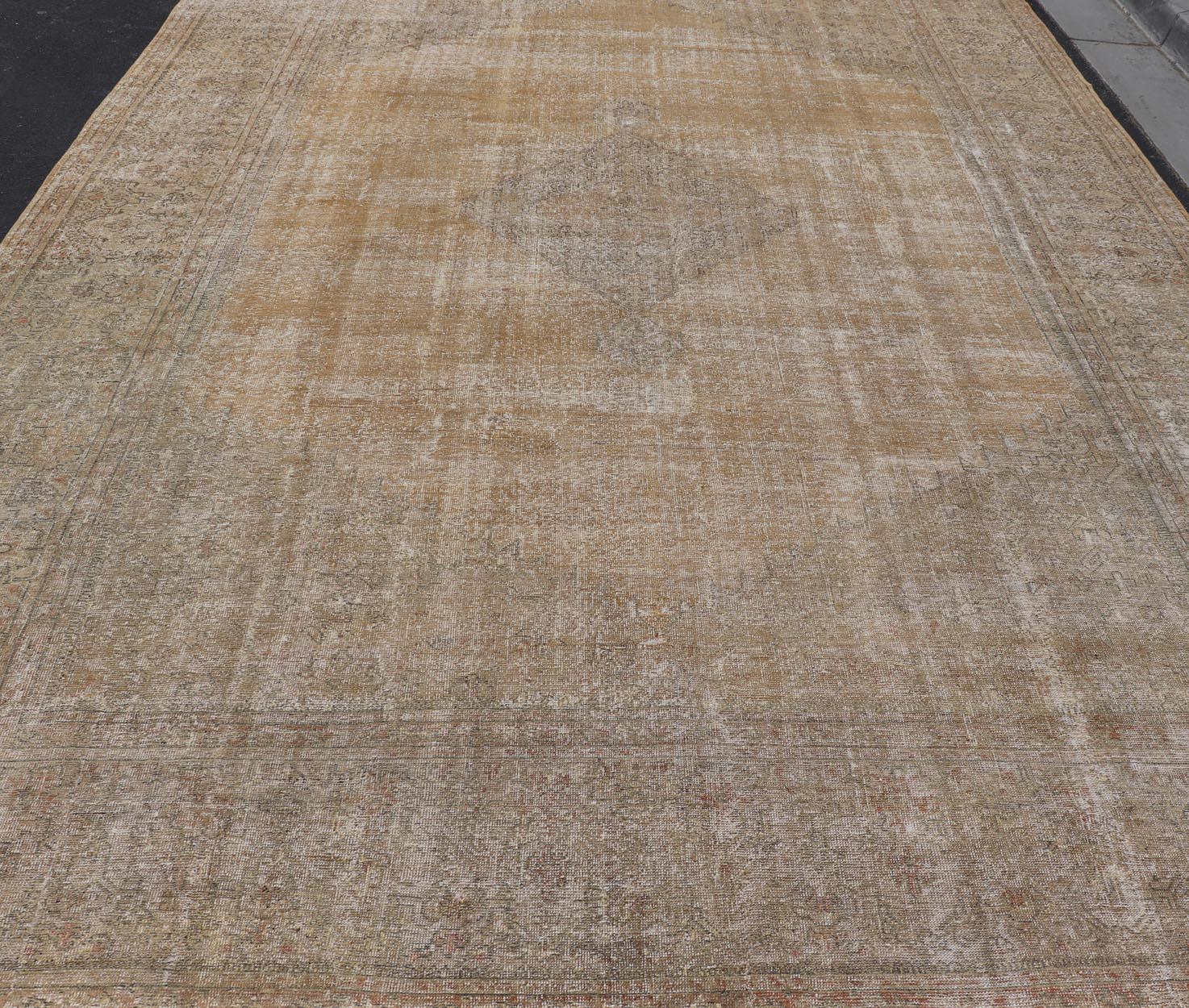 Tappeto antico turco Oushak con toni morbidi di cammello e grigio scuro 12'0 x 18'5 in vendita 12
