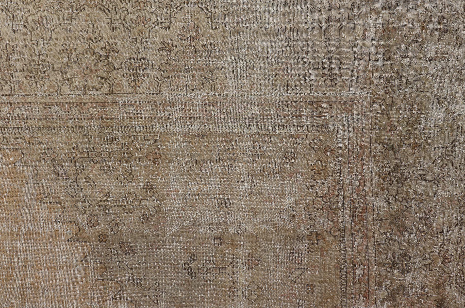 Turco Tappeto antico turco Oushak con toni morbidi di cammello e grigio scuro 12'0 x 18'5 in vendita