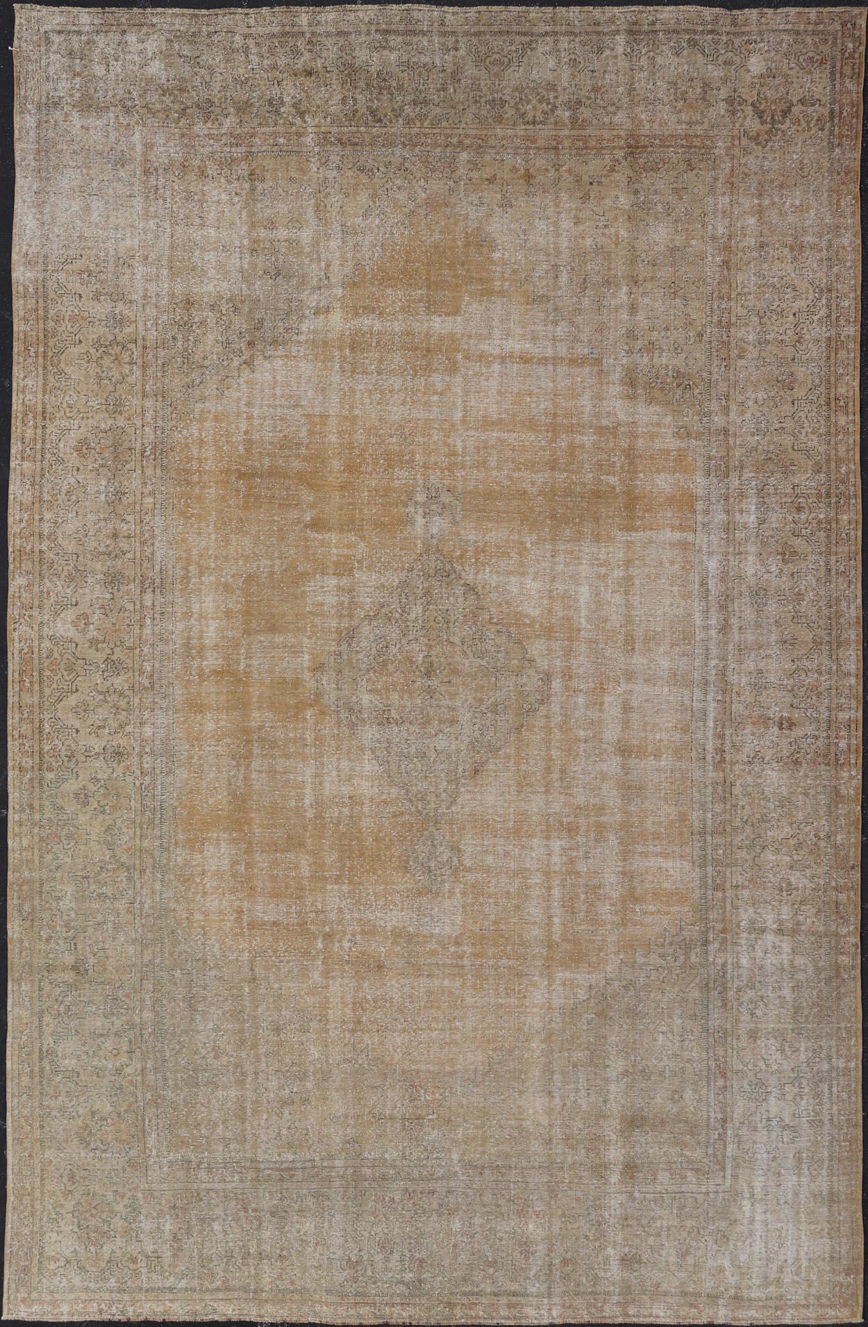 Tappeto antico turco Oushak con toni morbidi di cammello e grigio scuro 12'0 x 18'5 in vendita