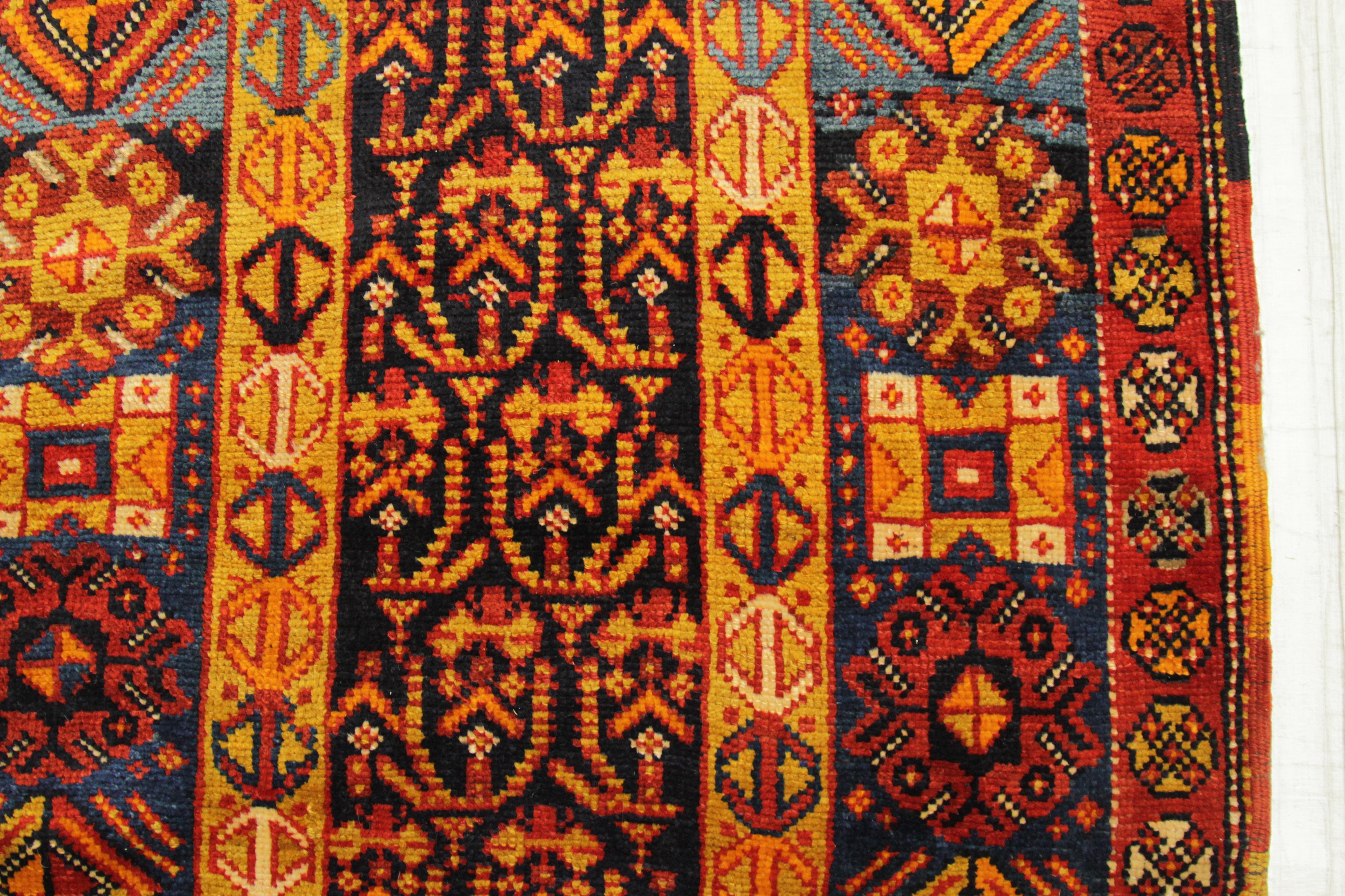 Antique Turkish Oushak Rug with Stunning Geometric Patterns, circa 1910s For Sale 1