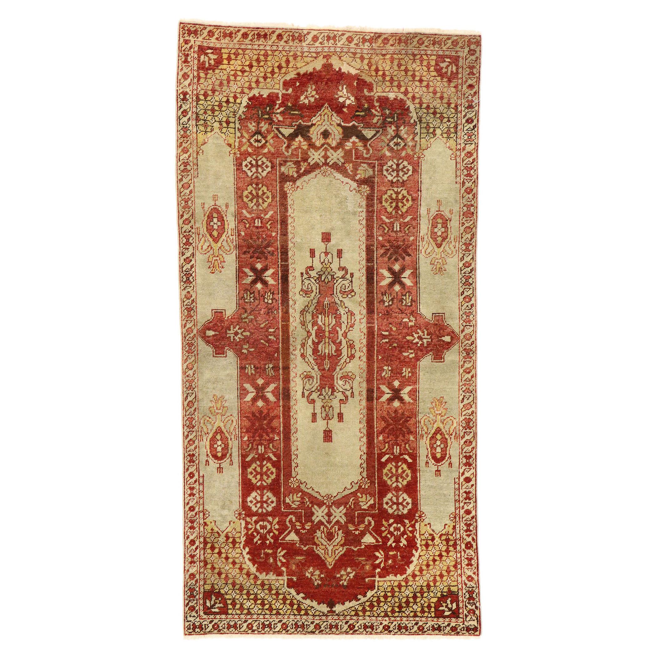 Ancien tapis turc d'Oushak de style traditionnel