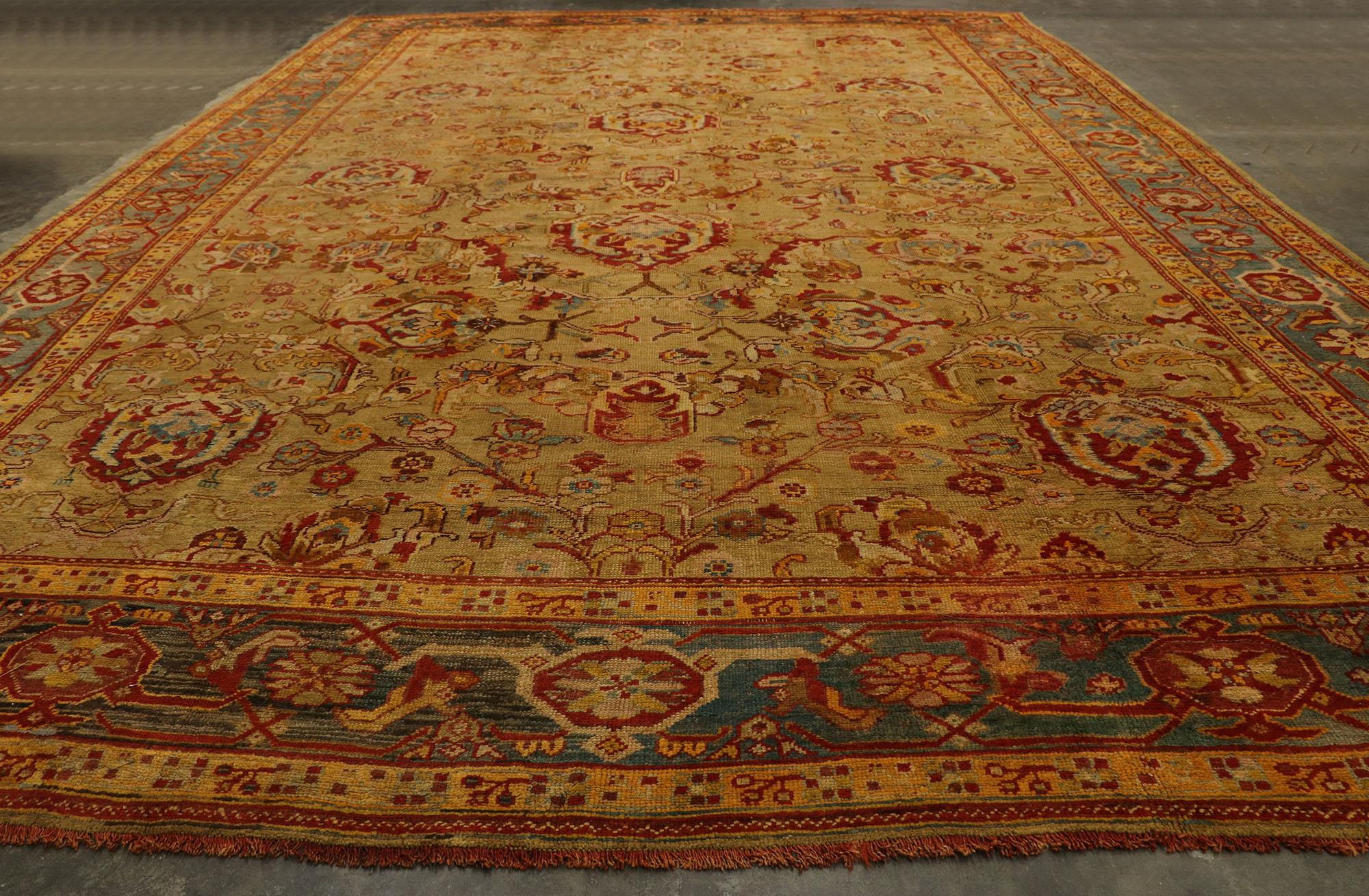 Antiker türkischer Oushak-Teppich in Übergröße, rustikaler Charme trifft auf mediterranen Stil im Angebot 1
