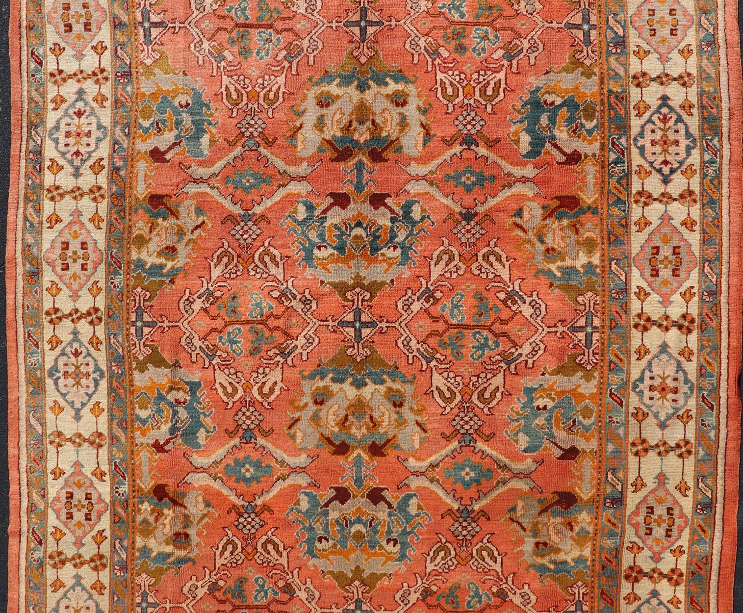 Antiker türkischer Oushak-Teppich mit warmen Korallen-, Elfenbein- und Teal-Akzenten 10'9 x 14'7 (Handgeknüpft) im Angebot
