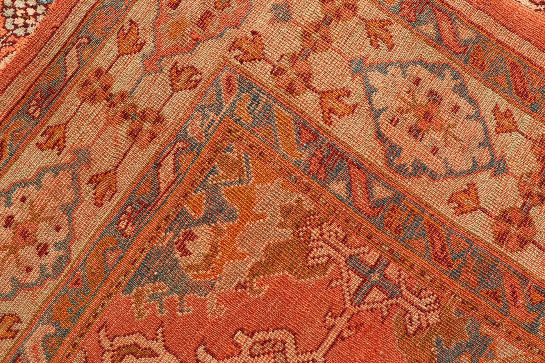 Antiker türkischer Oushak-Teppich mit warmen Korallen-, Elfenbein- und Teal-Akzenten 10'9 x 14'7 (20. Jahrhundert) im Angebot