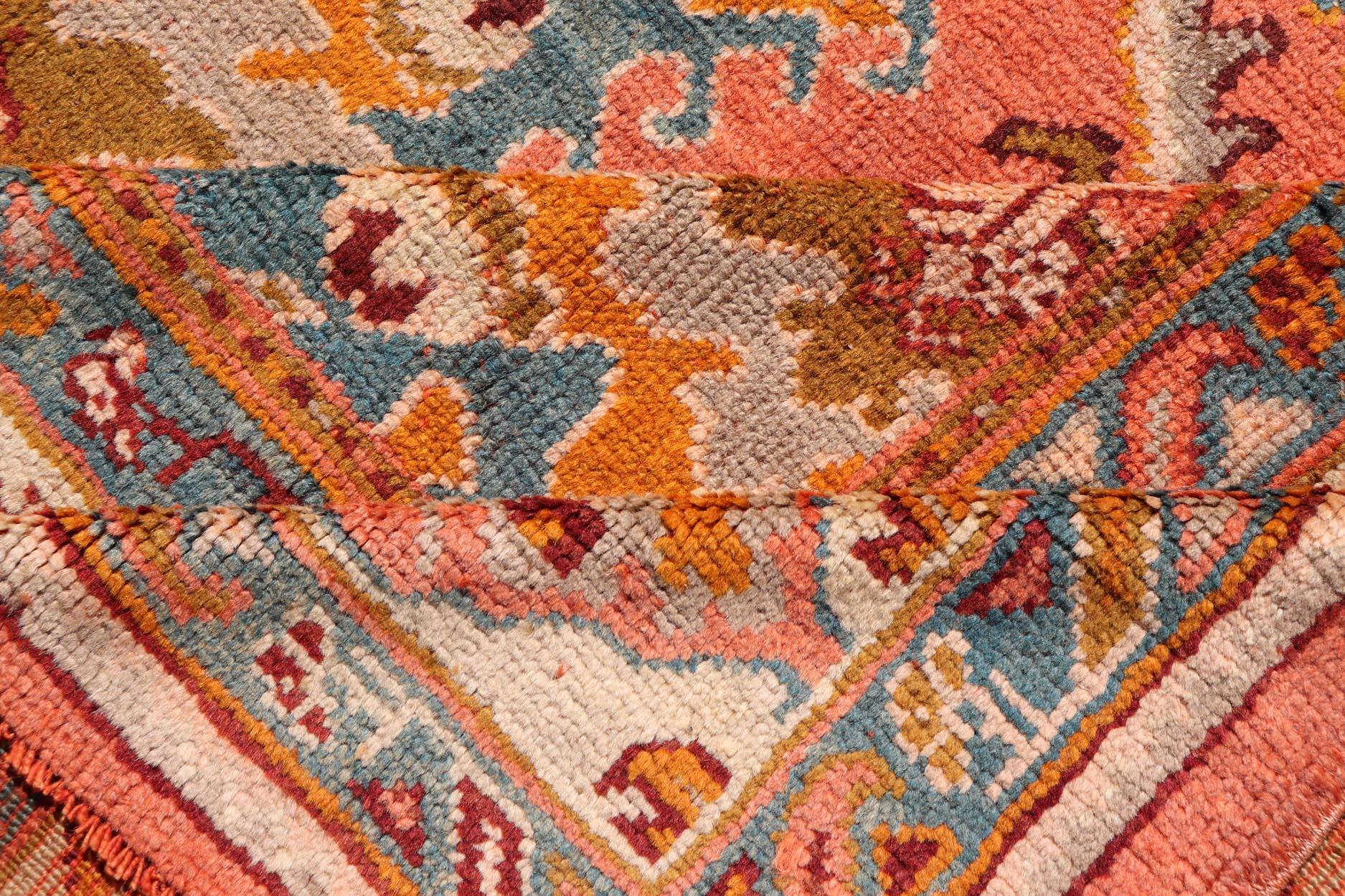 Antiker türkischer Oushak-Teppich mit warmen Korallen-, Elfenbein- und Teal-Akzenten 10'9 x 14'7 (Wolle) im Angebot