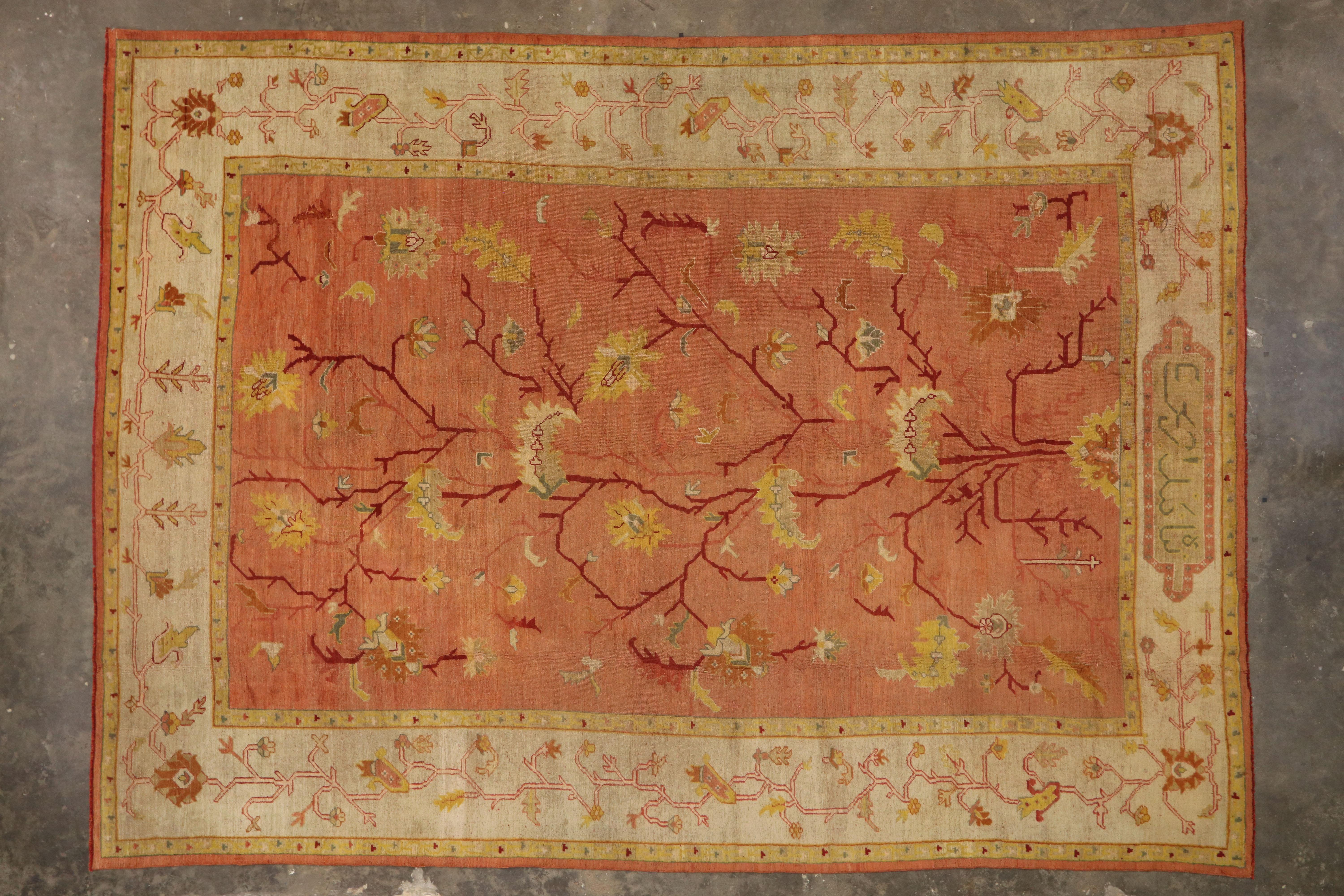 Antiker türkischer Oushak-Teppich mit Lebensbaum-Motiv im Angebot 1