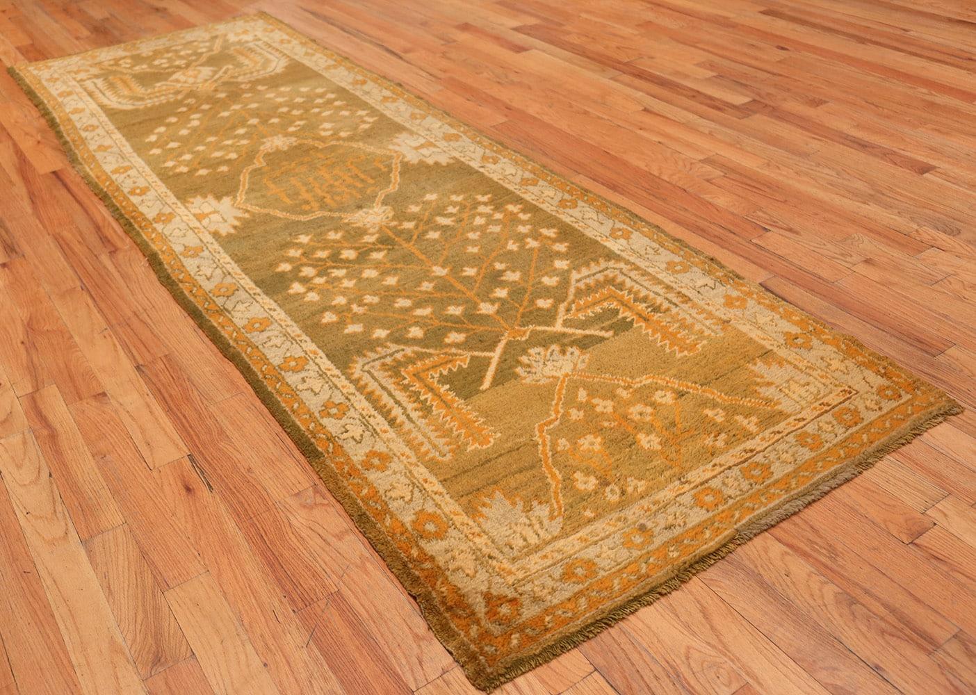 Antique Turkish Oushak Runner. 3 ft 10 in x 11 ft 10 in In Good Condition For Sale In New York, NY