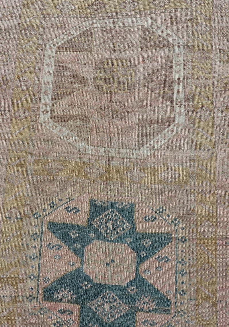 Antiker türkischer Oushak-Läufer mit geometrischem Medaillon-Design 3'2