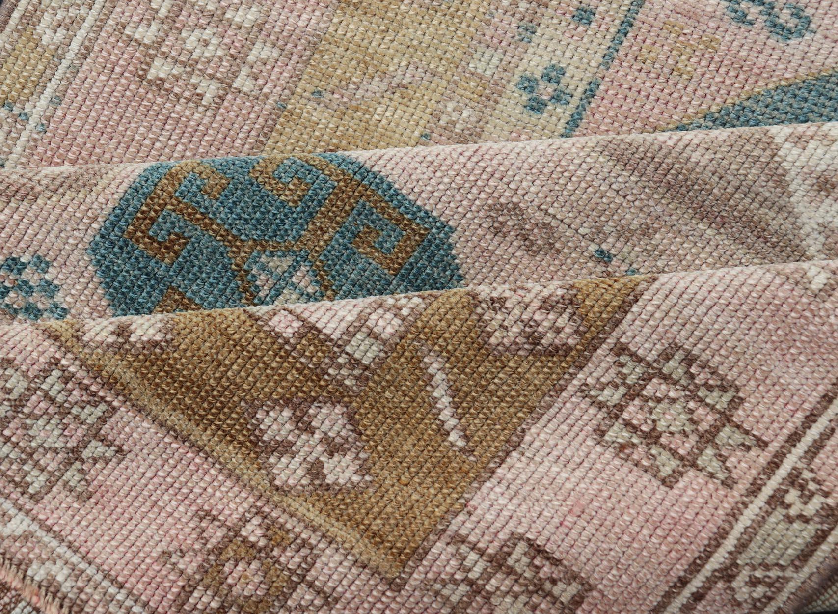 Antiker türkischer Oushak-Läufer mit geometrischem Medaillon-Design 3'2