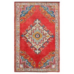 Petit tapis turc ancien d'Oushak rouge, bleu, lavande, orange et vert