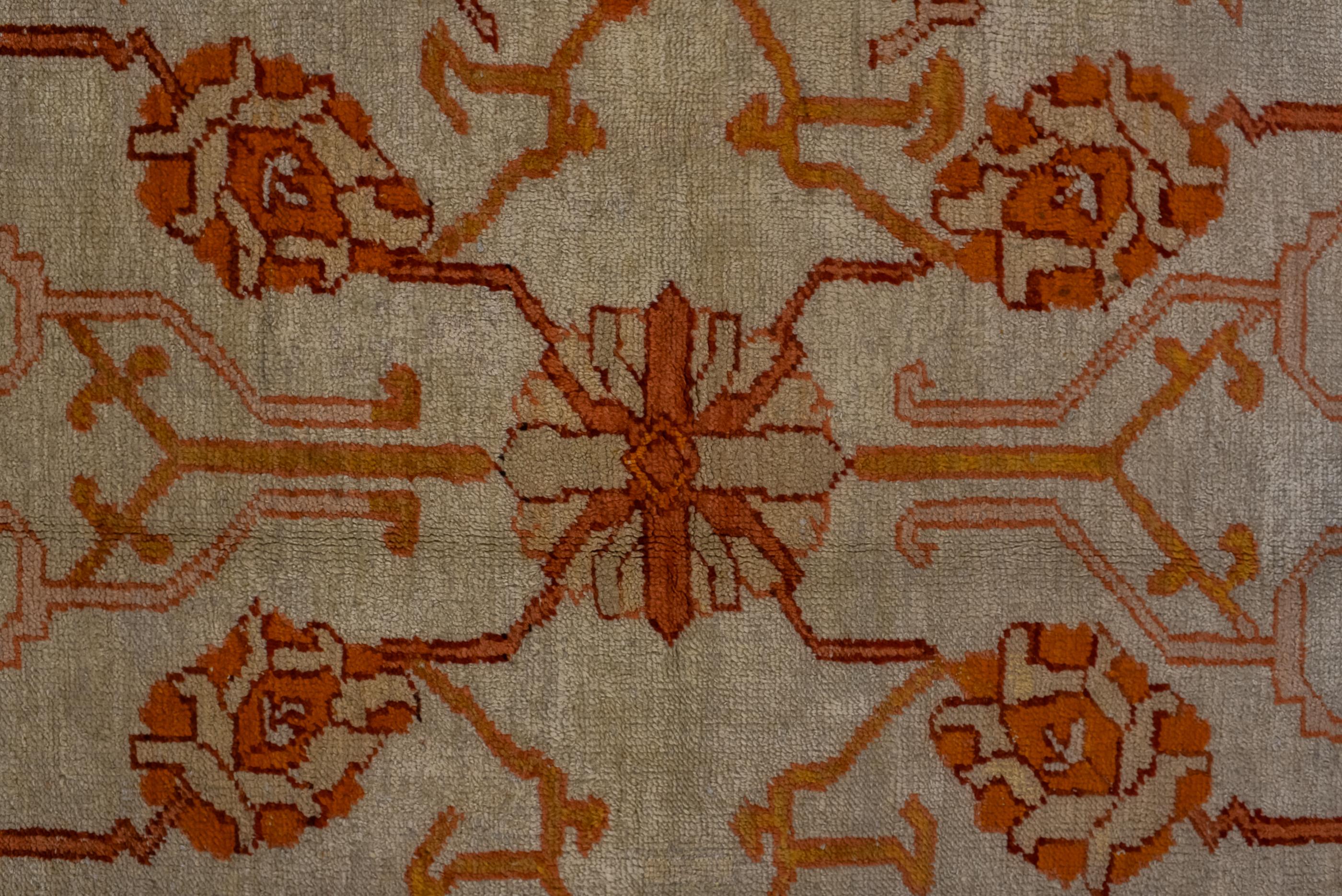 Antiker türkischer Oushak mit beigefarbenem Feld und Allover- Palmette-Design (Handgeknüpft) im Angebot