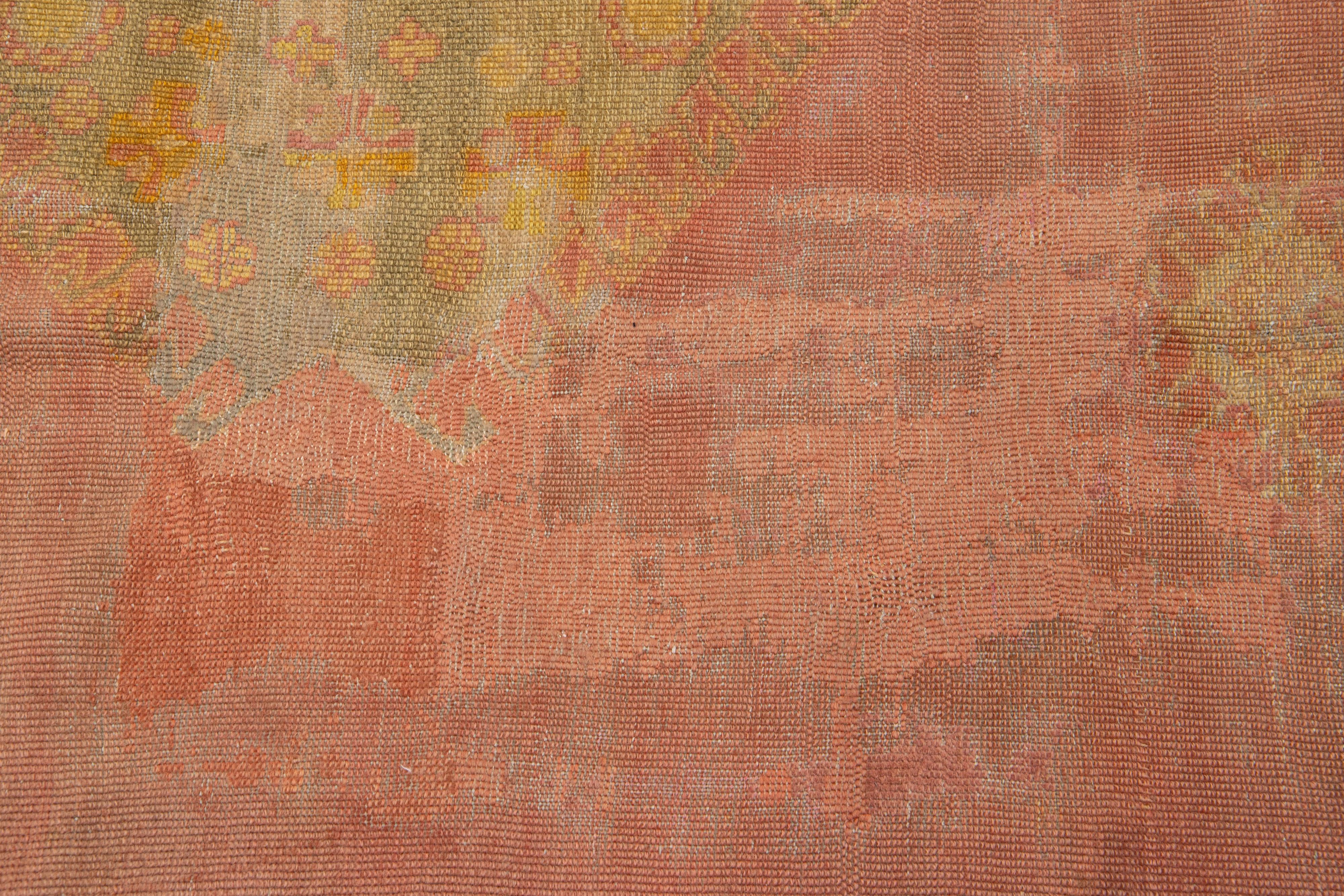 Ancien tapis turc Oushak en laine fait à la main en couleur terre cuite  Bon état - En vente à Norwalk, CT