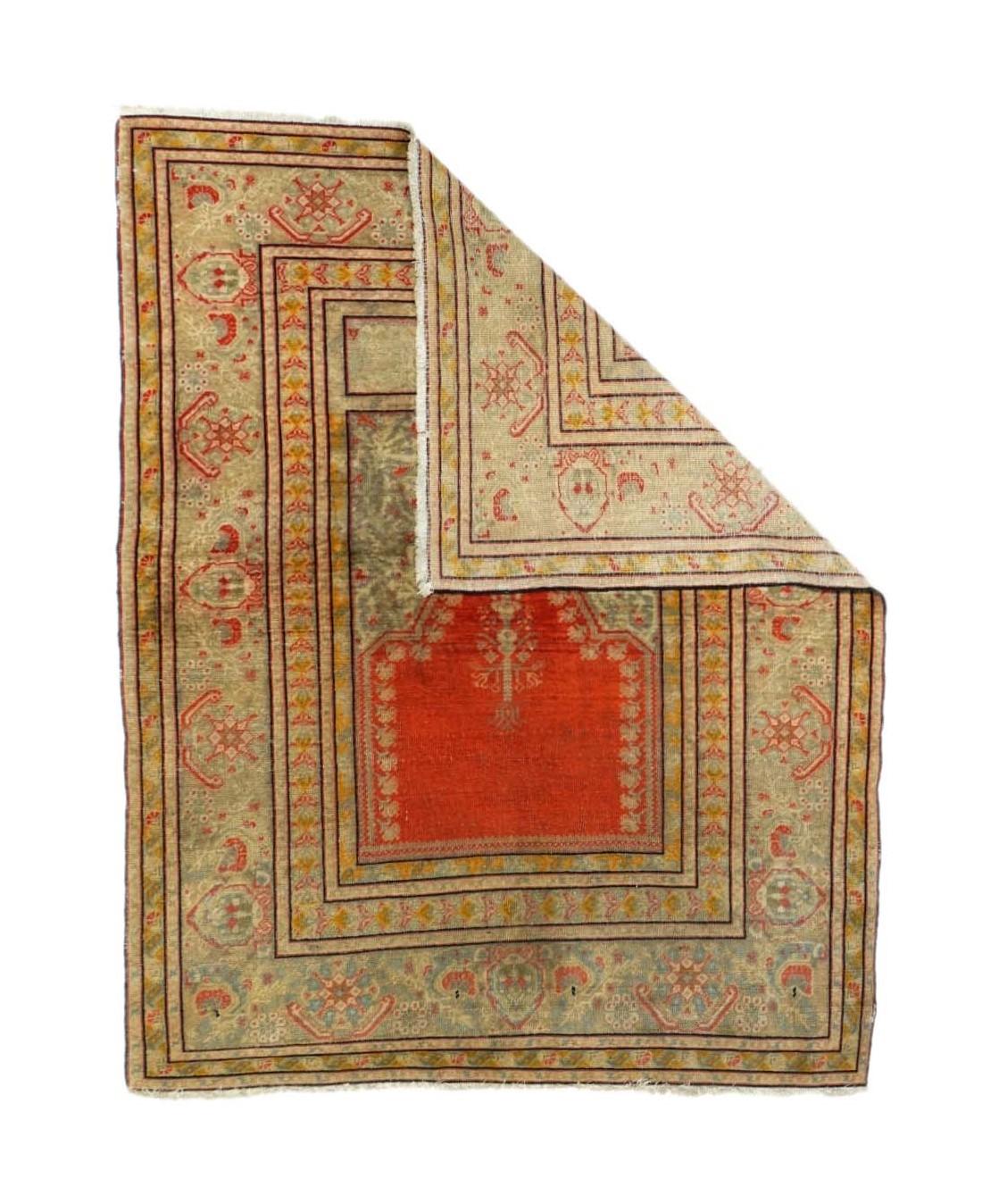 Antikes türkisches Gebet 4'6'' x 5'9''. Teppiche, Streuteppiche, Läufer, lange Teppiche und Taschen aus den Townes, Dörfern und Stämmen Anatoliens, darunter: Oushak, Ghiordes, Kula, Ladik, Hereke, Konya, Melas, Bergama, Sivas, Kayseri und Yuruk.