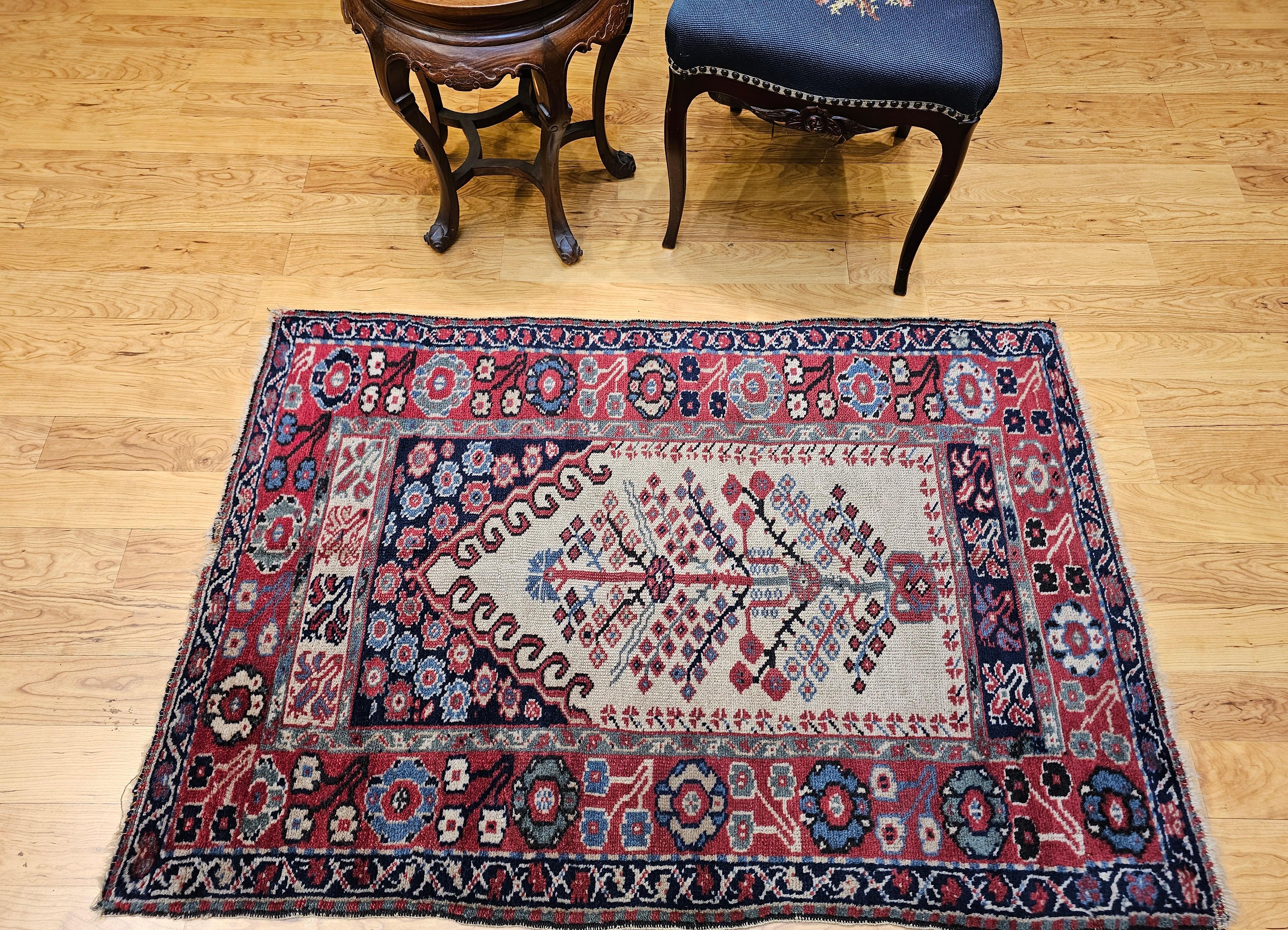 Tappeto antico turco con disegno dell'albero della vita in avorio, rosso e blu. in vendita 6