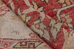 Antique tapis turc rouge Oushak:: Shabby Chic:: Distressed:: Red and Ivory Field