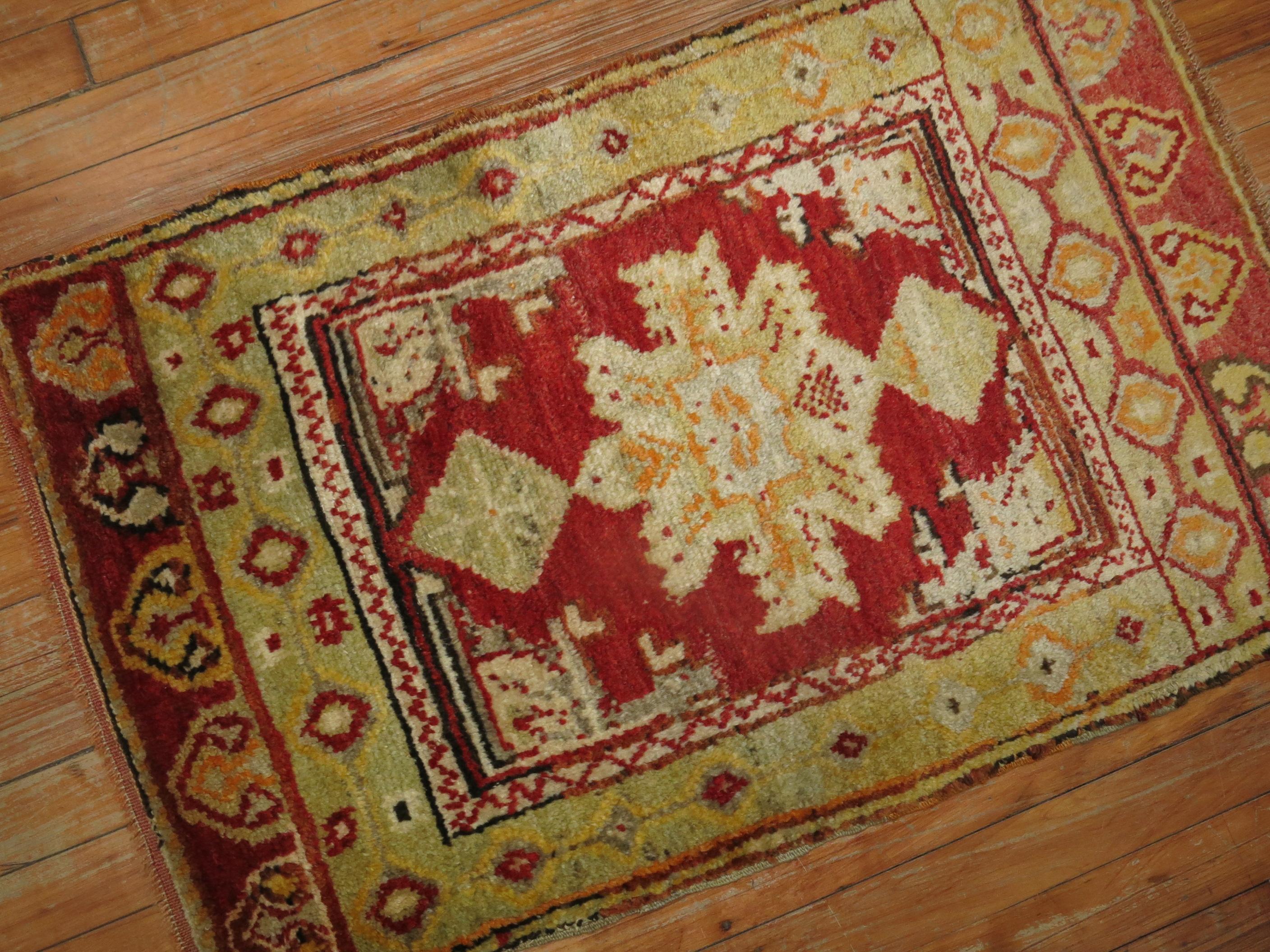 Antiker türkischer roter antiker Teppich (Türkisch) im Angebot