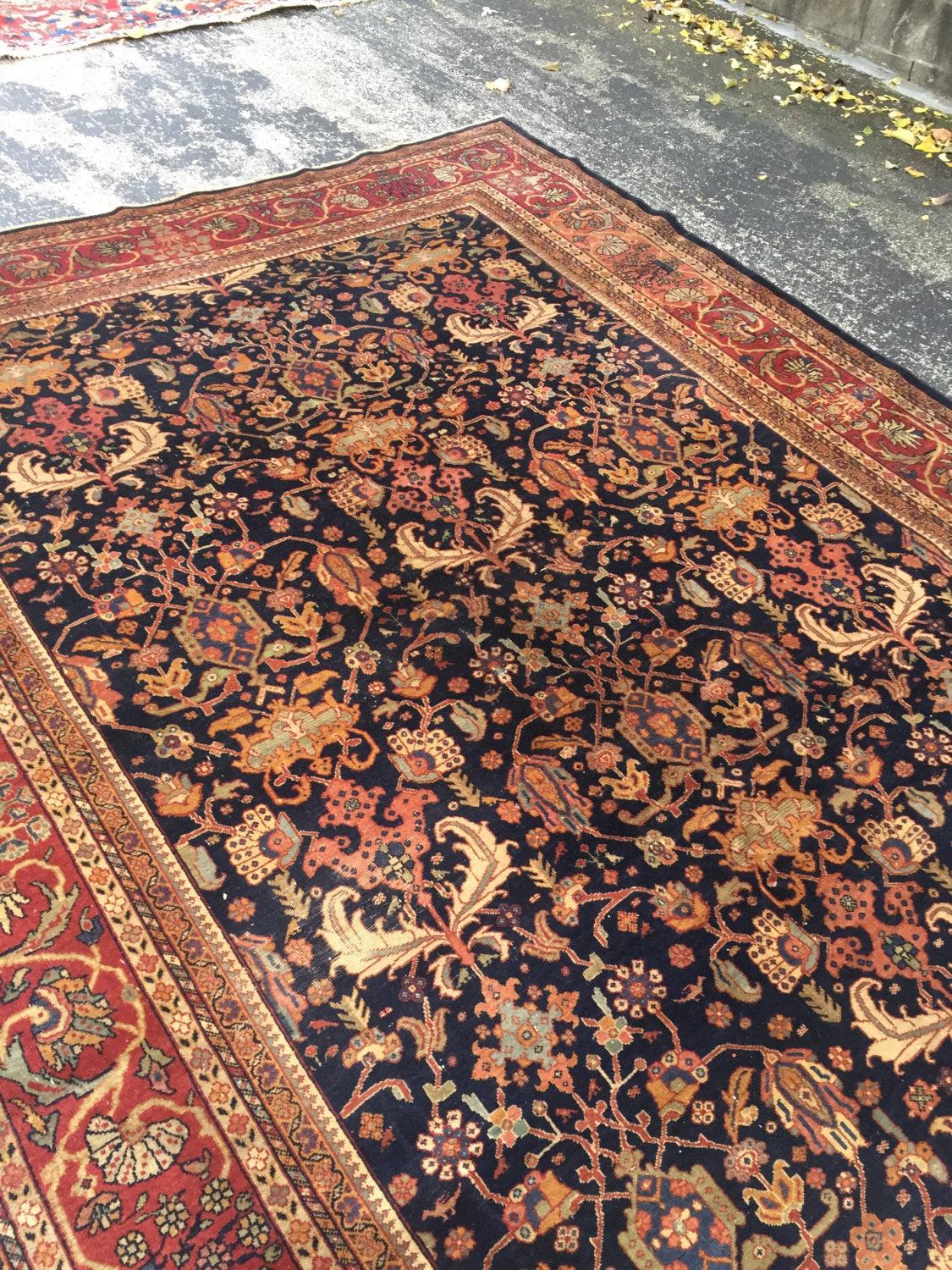 Antiker türkischer Teppich aus den 1920er Jahren  Gänseblümchen

MATERIAL: Wolle
Größe: 7,10 x 10,2

Über: Antiker türkischer Teppich mit wunderschönem tiefem Marineblau und einer Fülle anderer Farben, die dem zeitlosen und ikonischen Teppichdesign