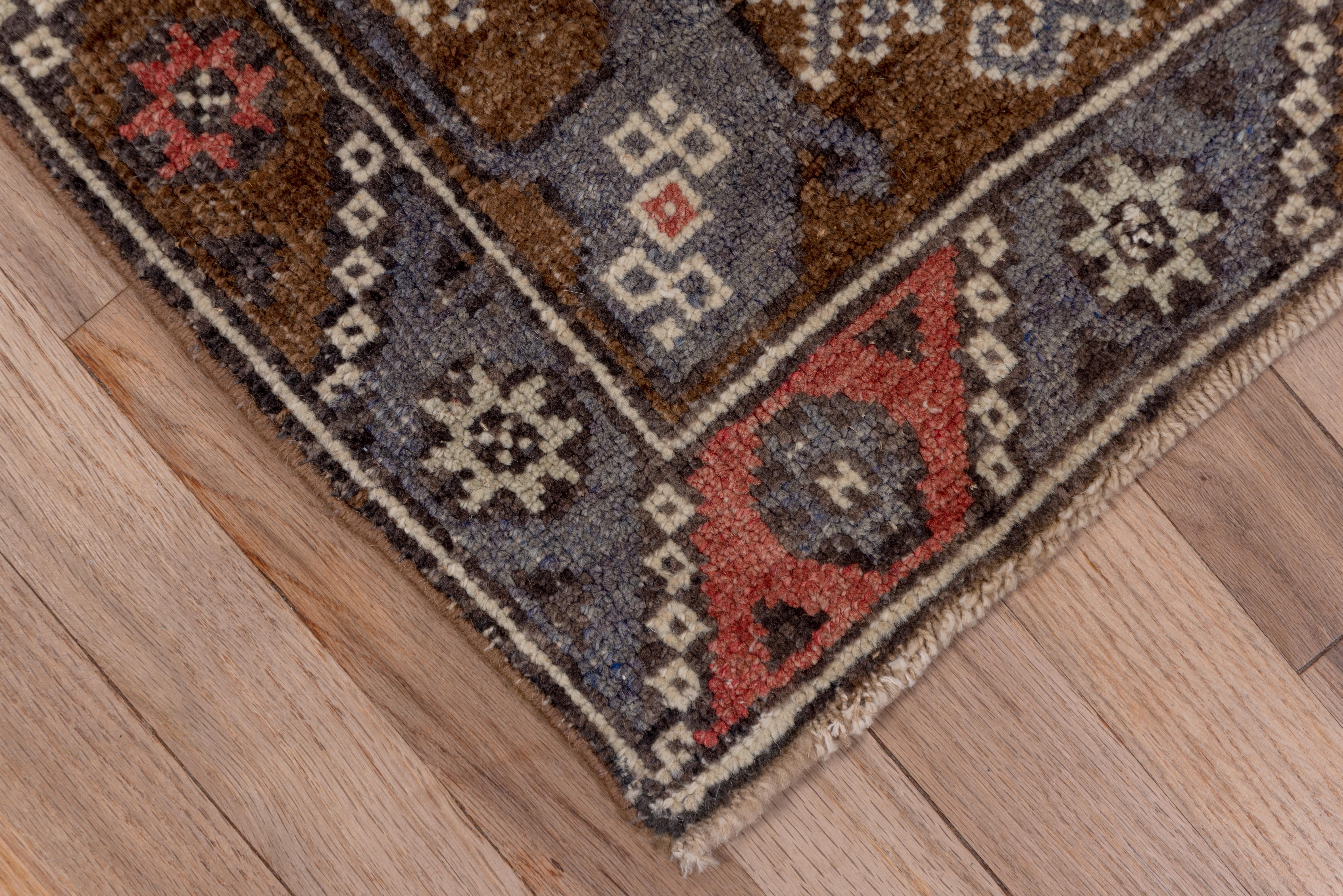 Antique Turkish Konya Rug 1950s In Good Condition For Sale In New York, NY