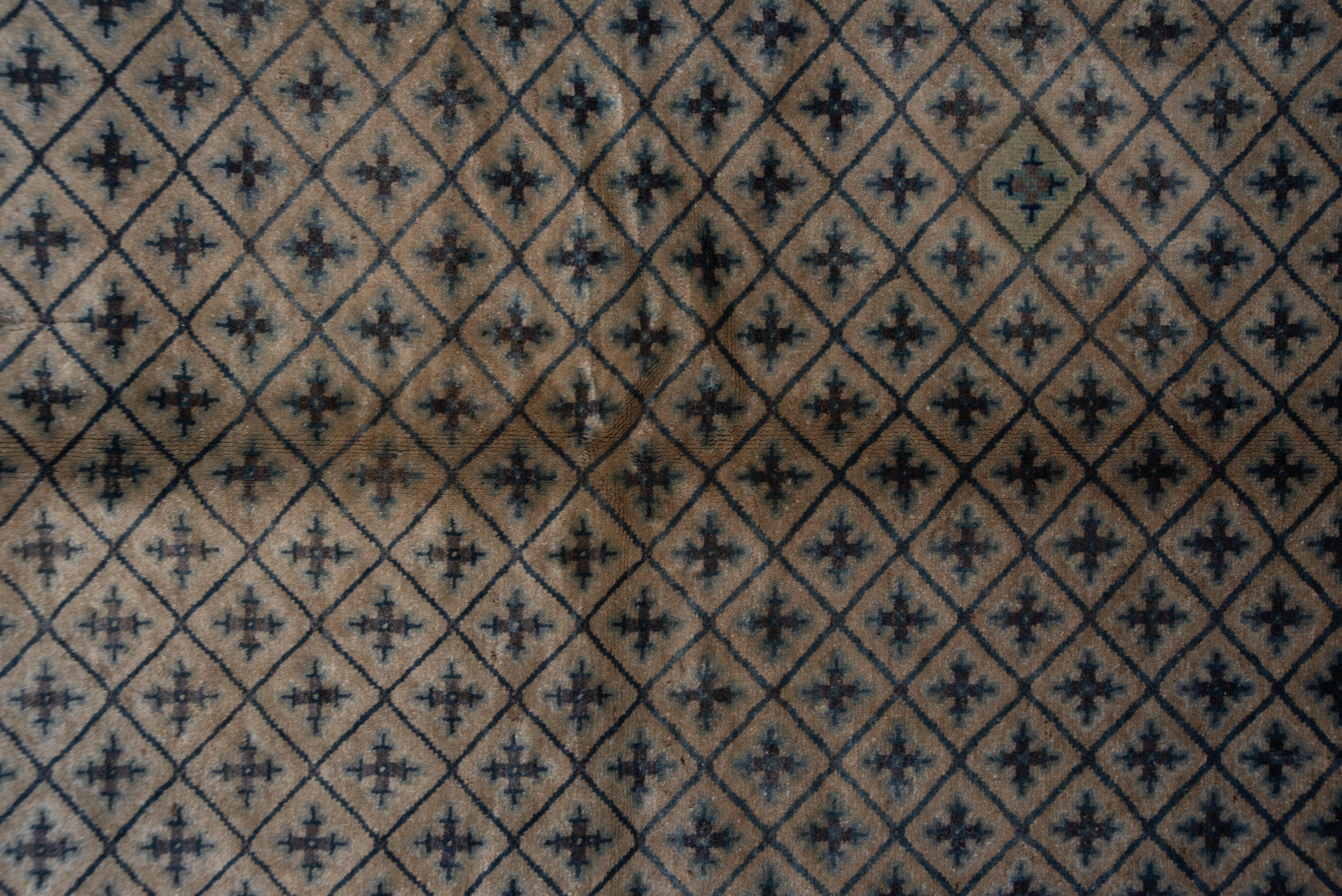 Antiker chinesischer Teppich mit geometrischen Mustern und grünen und blauen Khakis (Chinesisch) im Angebot